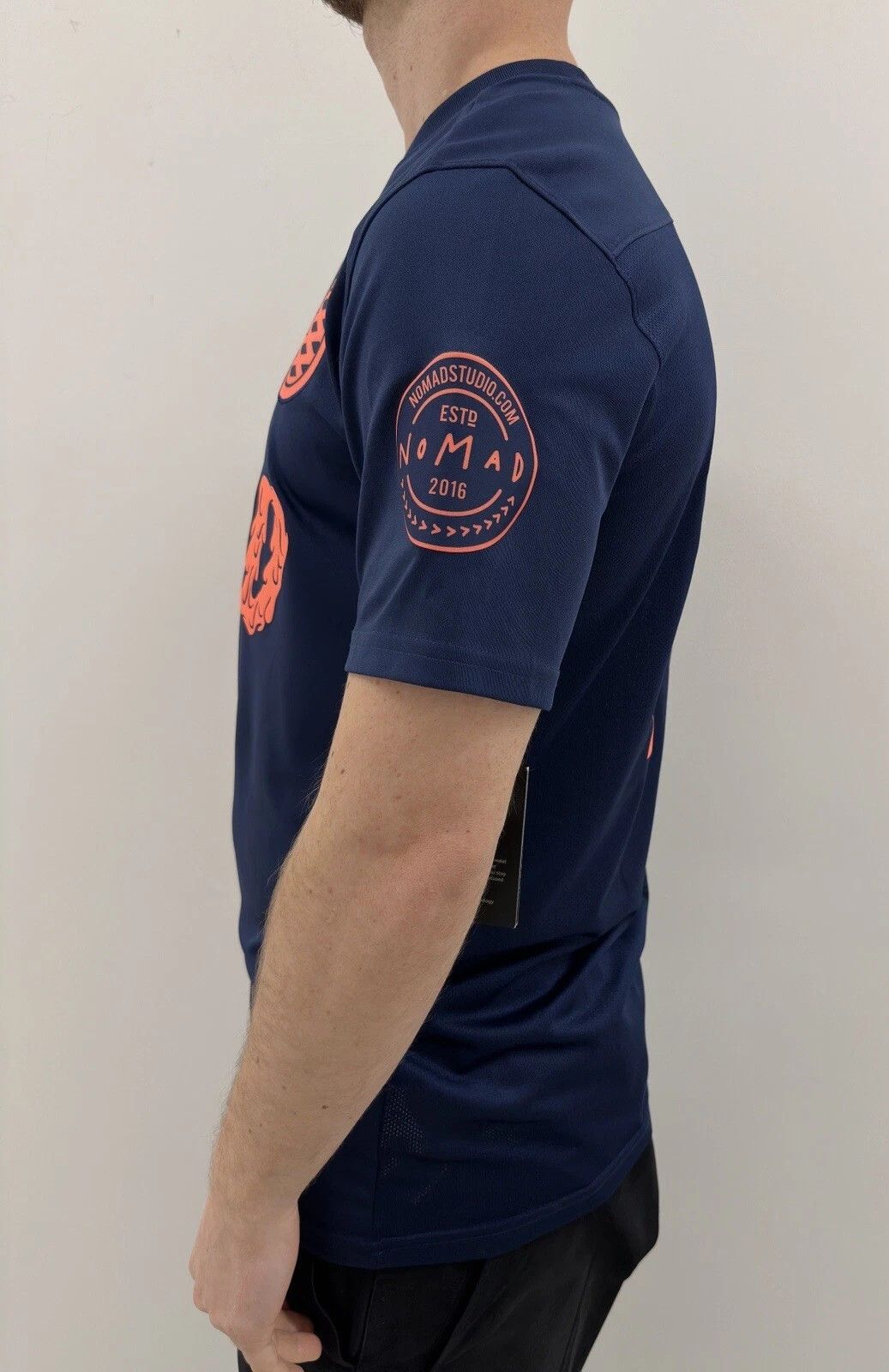 Nike HACKNEY LACES WOMENS SOCCER LONDON NIKE SHIRT FOOTBALL KIRBY Size US M / EU 48-50 / 2 - 4 Thumbnail