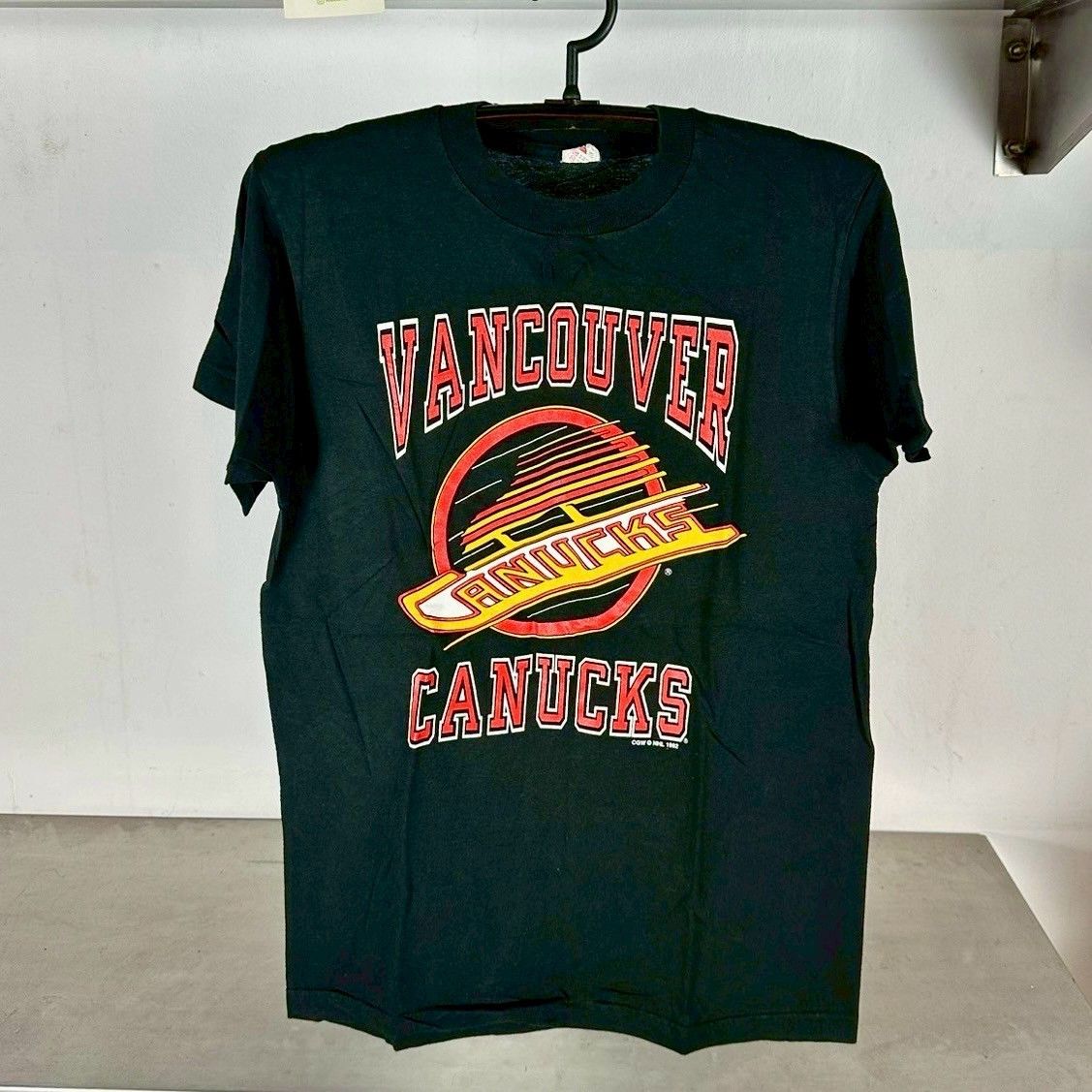Vintage Vintage 1992 Vancouver Canucks Hockey NHL T-shirt Size US M / EU 48-50 / 2 - 1 Thumbnail
