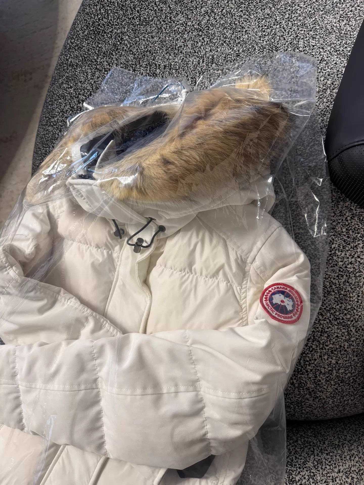 Canada Goose Canada Goose long white down coat S excellent Size S / US 4 / IT 40 - 2 Thumbnail