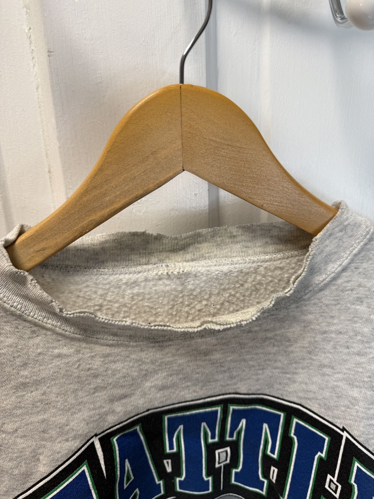 Vintage Vintage Distressed Seattle Seahawks Crewneck Size US M / EU 48-50 / 2 - 3 Thumbnail