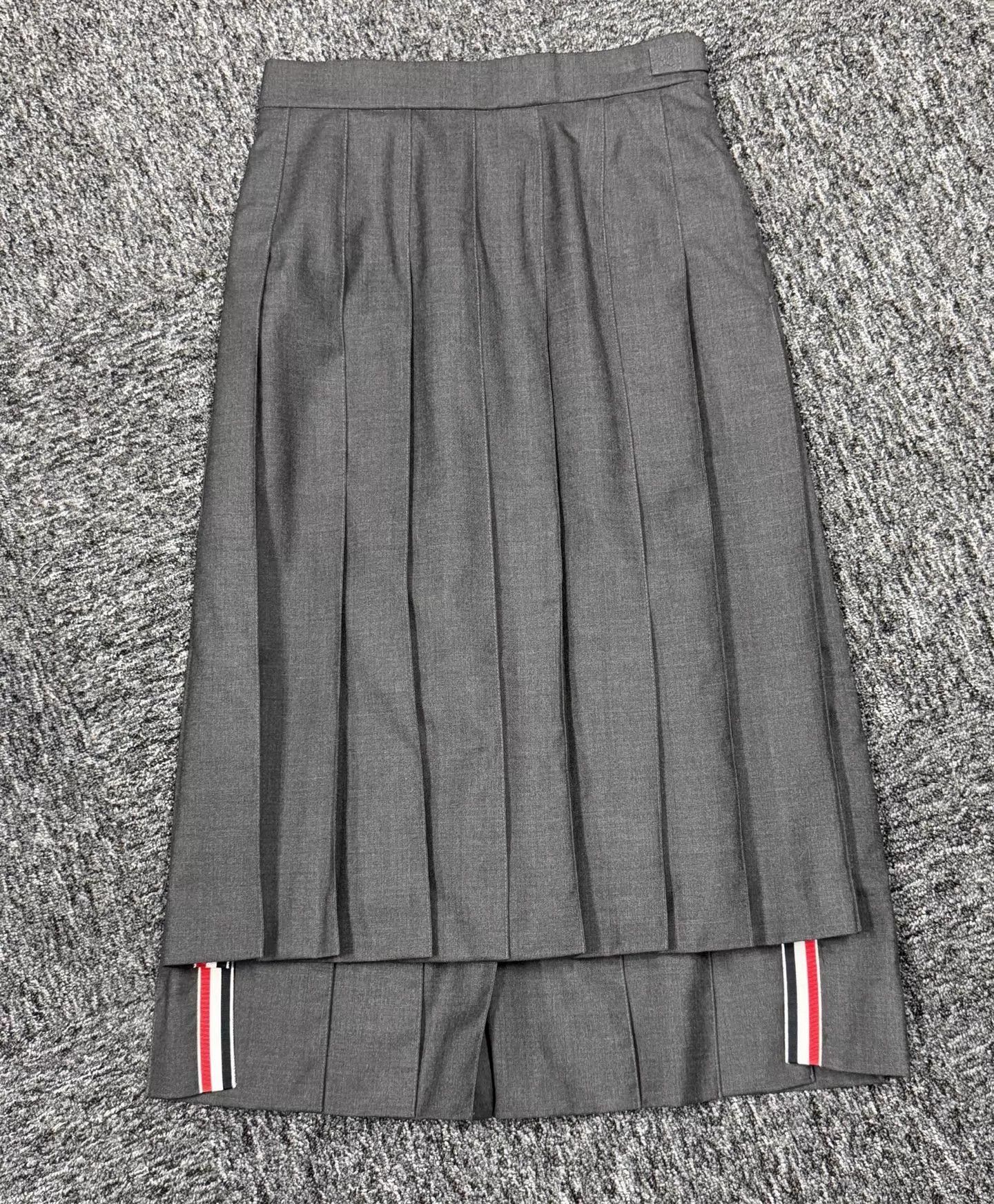 Thom Browne TB Women's Classic Pleated Midi Skirt Charcoal Gray Size 25" / US 0 / IT 36 - 3 Thumbnail