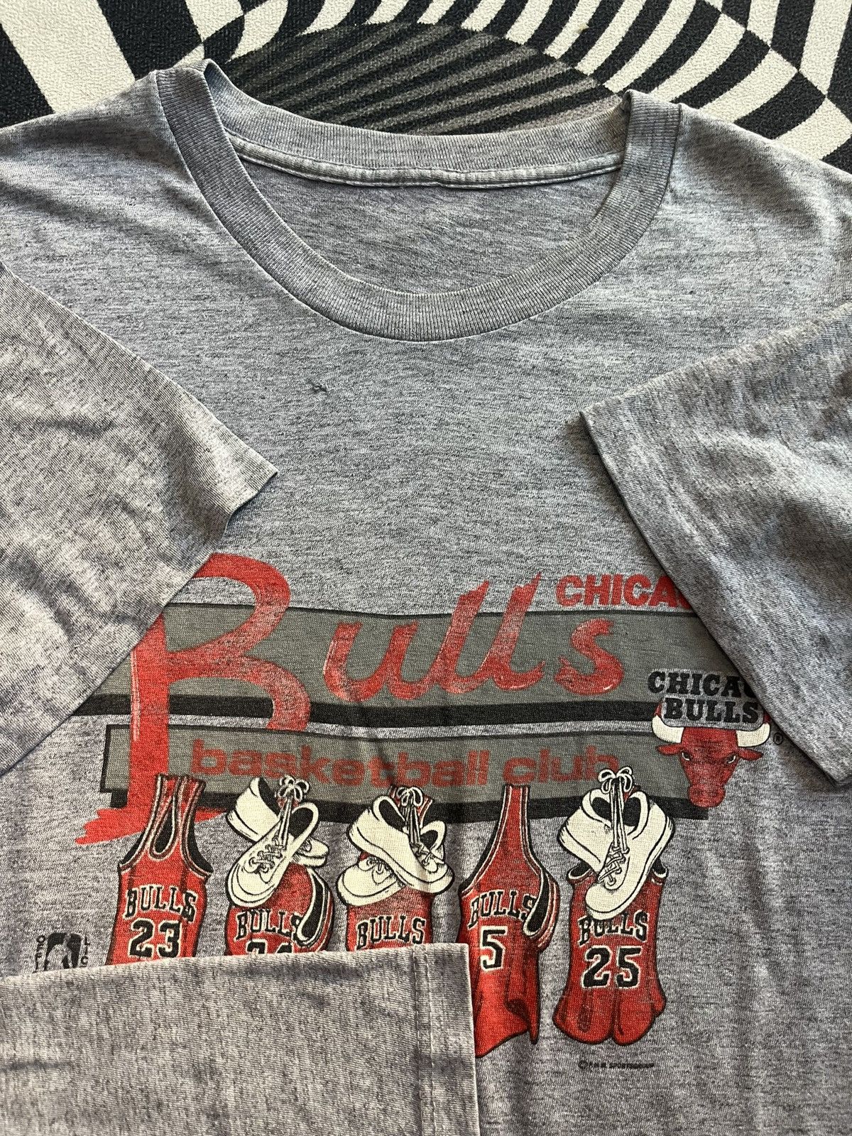 NBA Vintage CHICAGO BULLS basketball club 80’s Tshirt Size US L / EU 52-54 / 3 - 8 Thumbnail