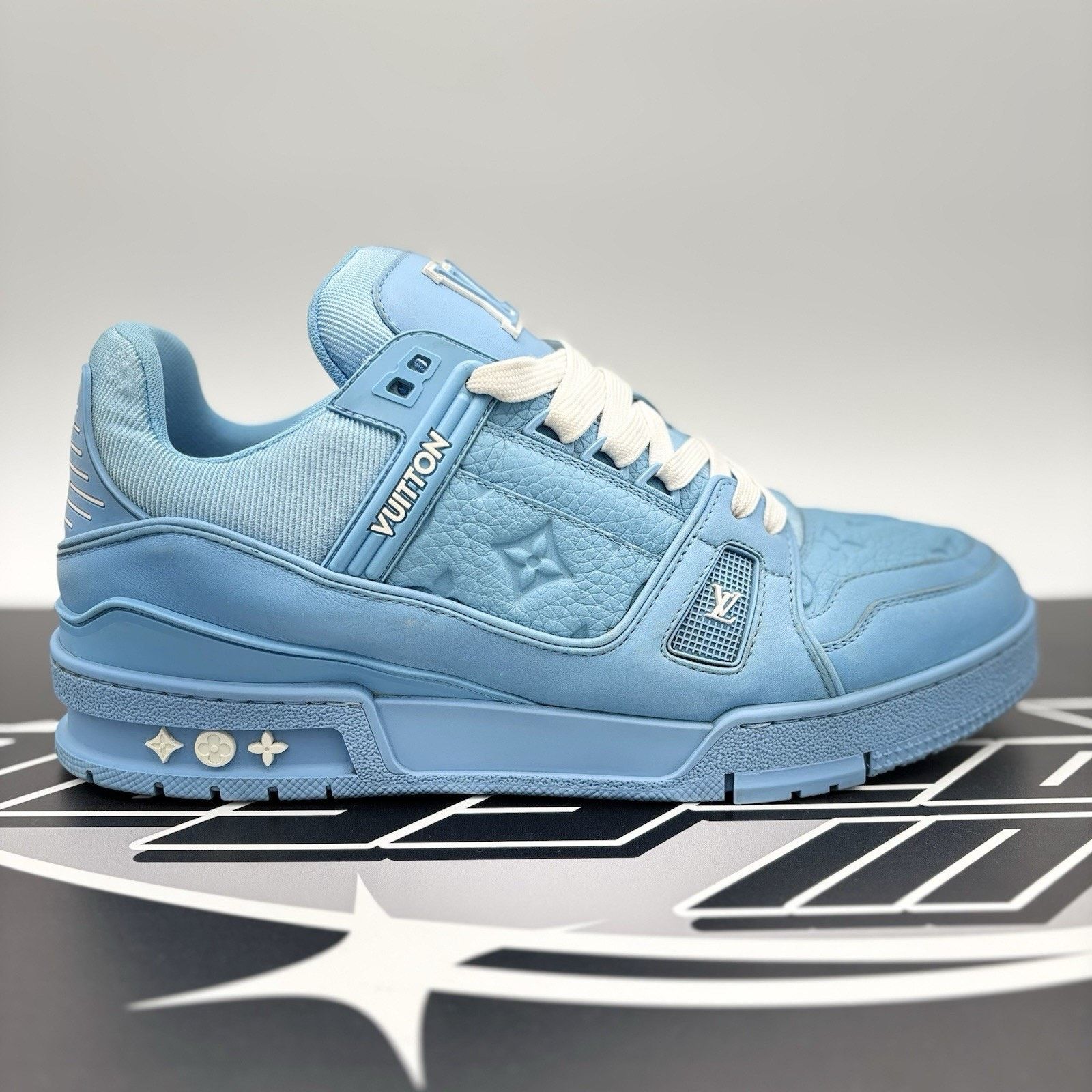 Louis Vuitton (10.5-11 US) - Louis Vuitton Trainer ' Sky Blue ' | GREAT! Size US 11 / EU 44 - 2 Thumbnail