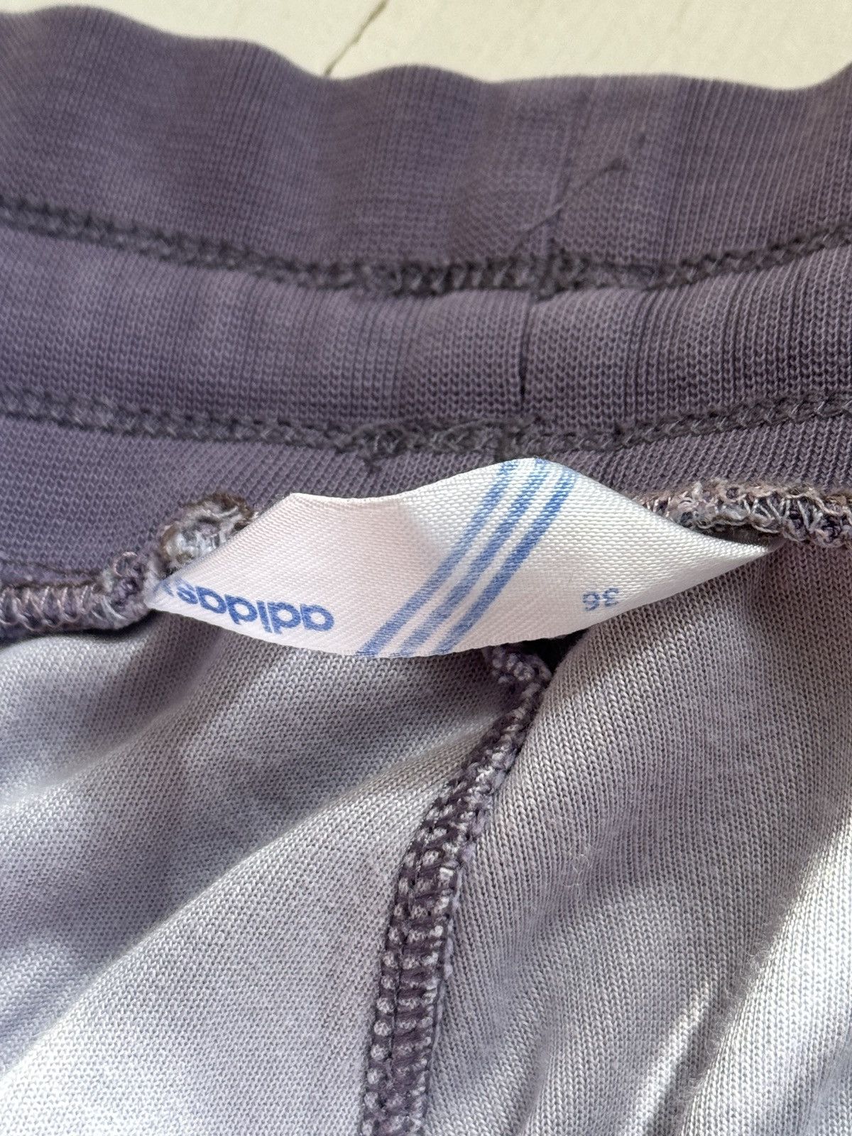 Adidas VINTAGE ADIDAS VELOUR 2000s SWEATPANTS Size 25" / US 0 / IT 36 - 9 Thumbnail