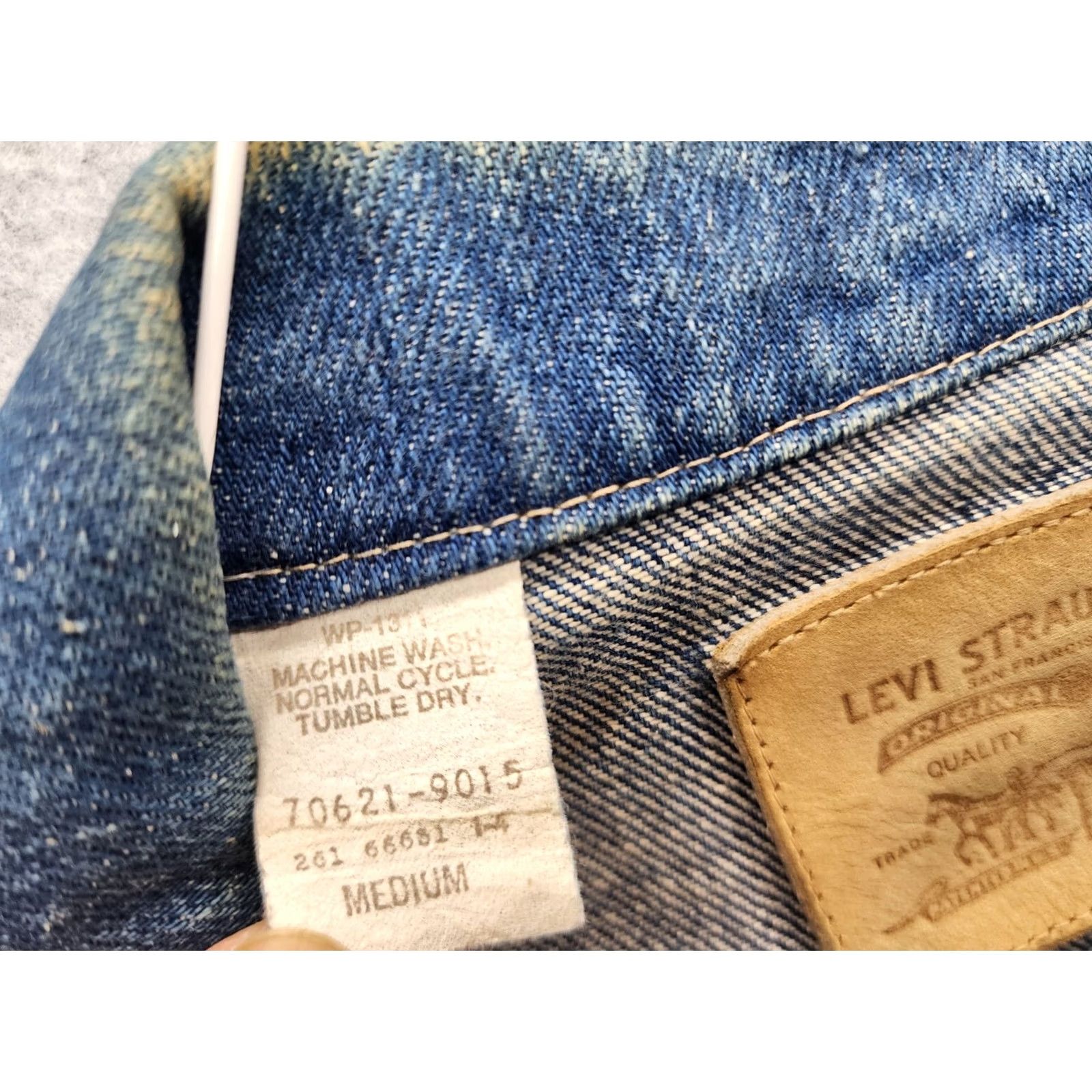 Denime VINTAGE Levi Denim Vest Sz Medium Leather Tab Distressed Elastic Waist 4 Pockets Mens M Size US M / EU 48-50 / 2 - 4 Thumbnail