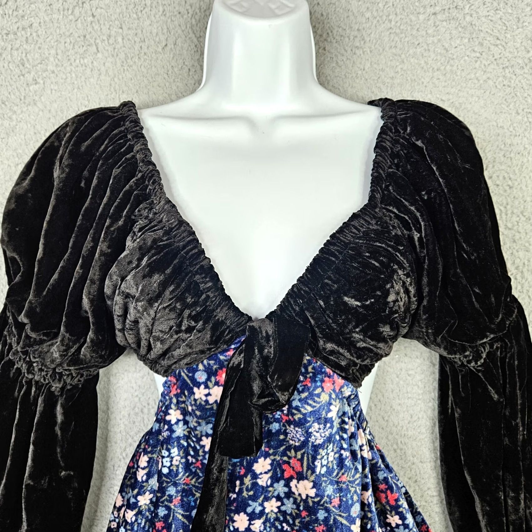 Vintage Tularosa Mini Dress Black Floral Velvet Carmella Size XXS Womens Size XXS / US 00 / IT 34 - 3 Thumbnail