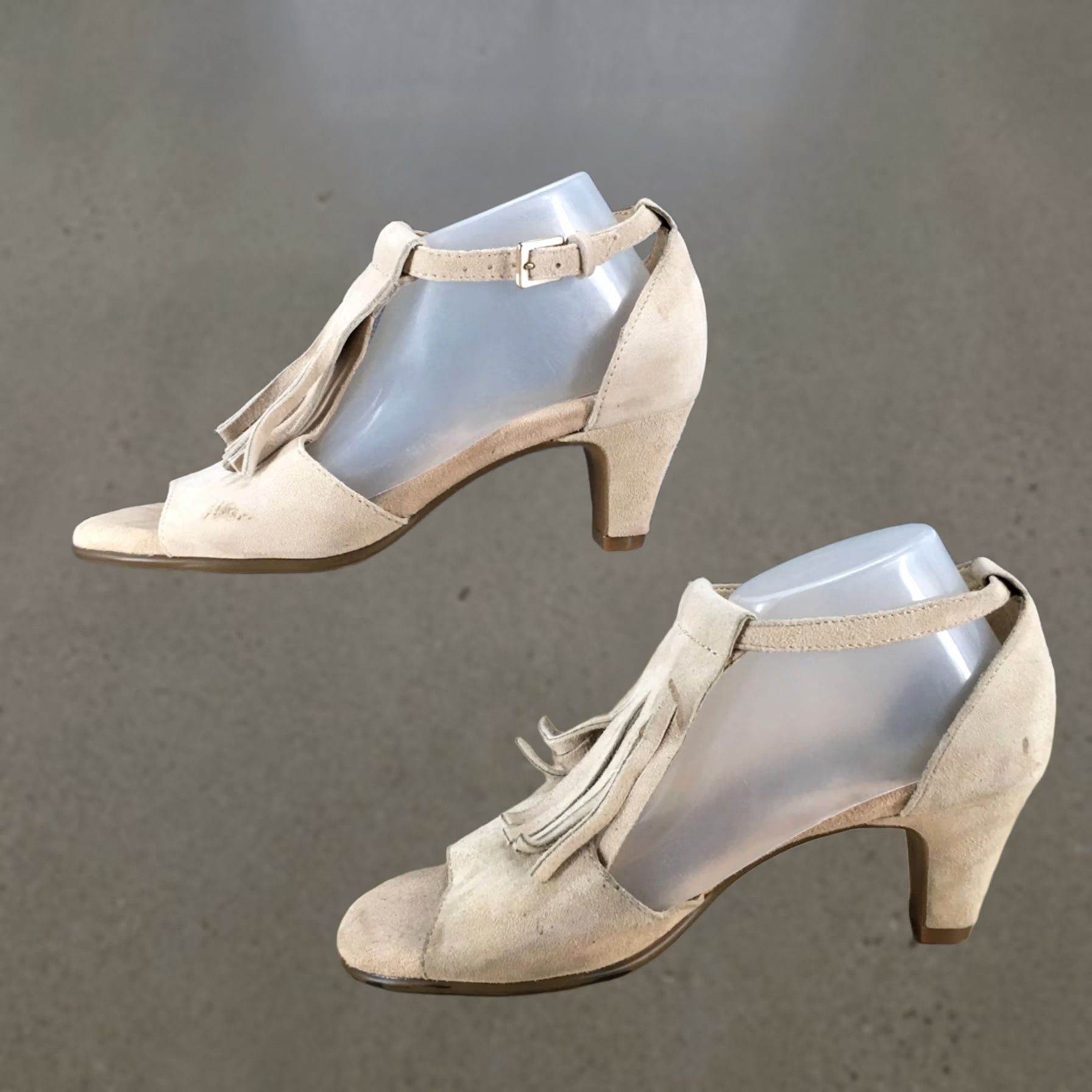Vintage Aerosoles Sandal Women 6M Beige Wingback Fringe Peep Toe Ankle Strap Suede Size US 6 / IT 36 - 1 Thumbnail