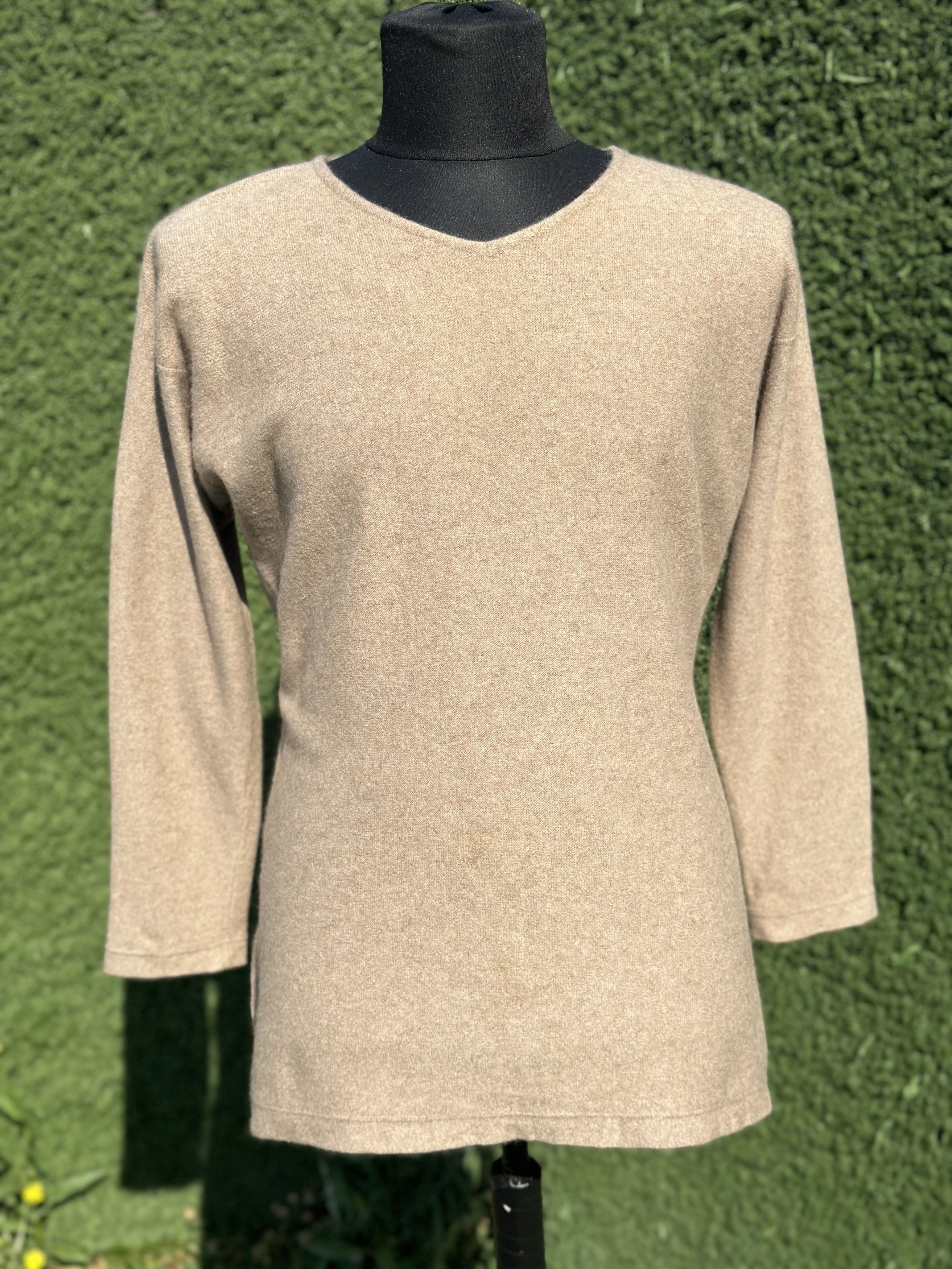 Brunello Cucinelli 1650$ Brunello Cucinelli Cashmere V Neck Oversize Size M L Size L / US 10 / IT 46 - 11 Thumbnail