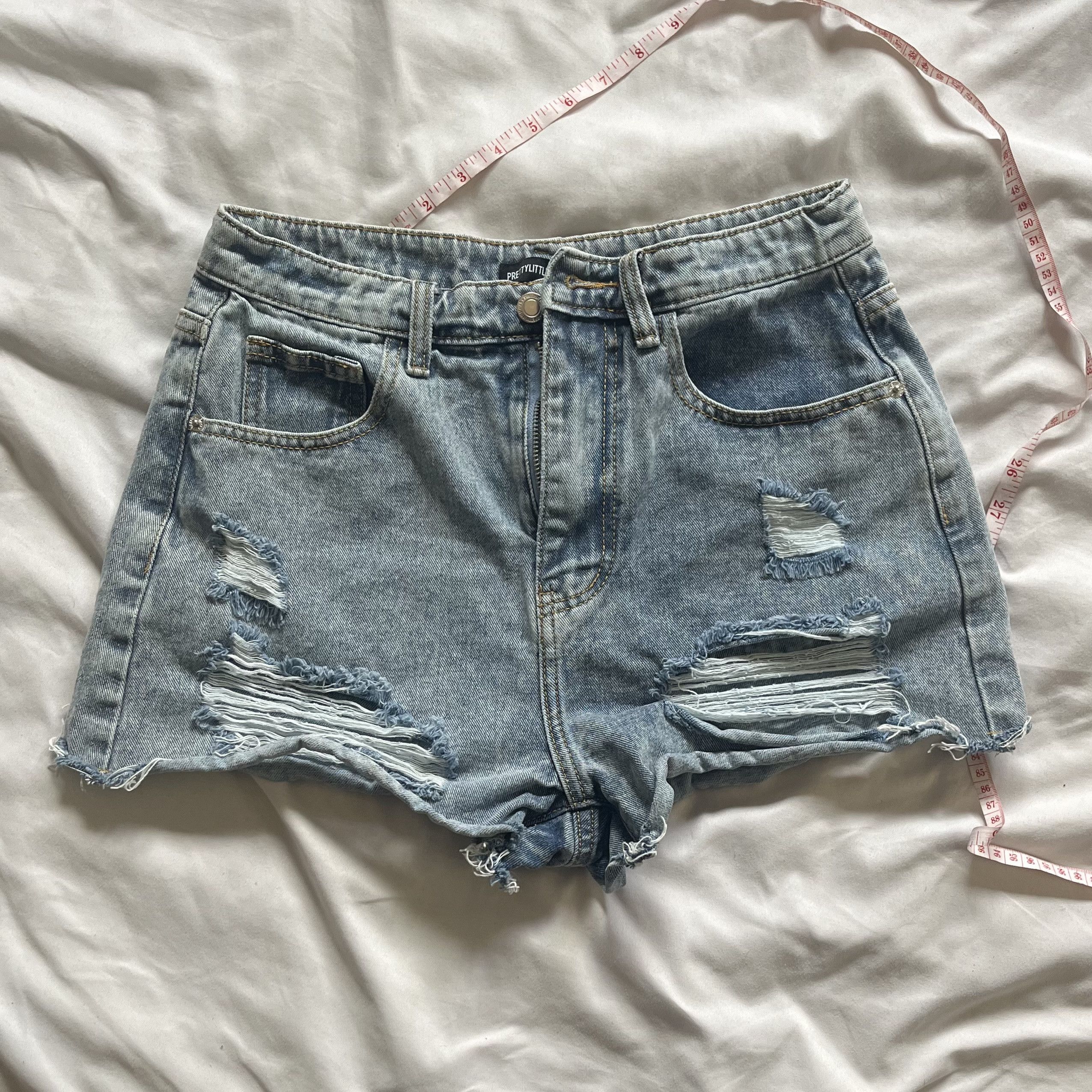 PrettyLittleThing PrettyLittleThing Booty Jean Shorts Size 28" / US 6 / IT 42 - 1 Thumbnail