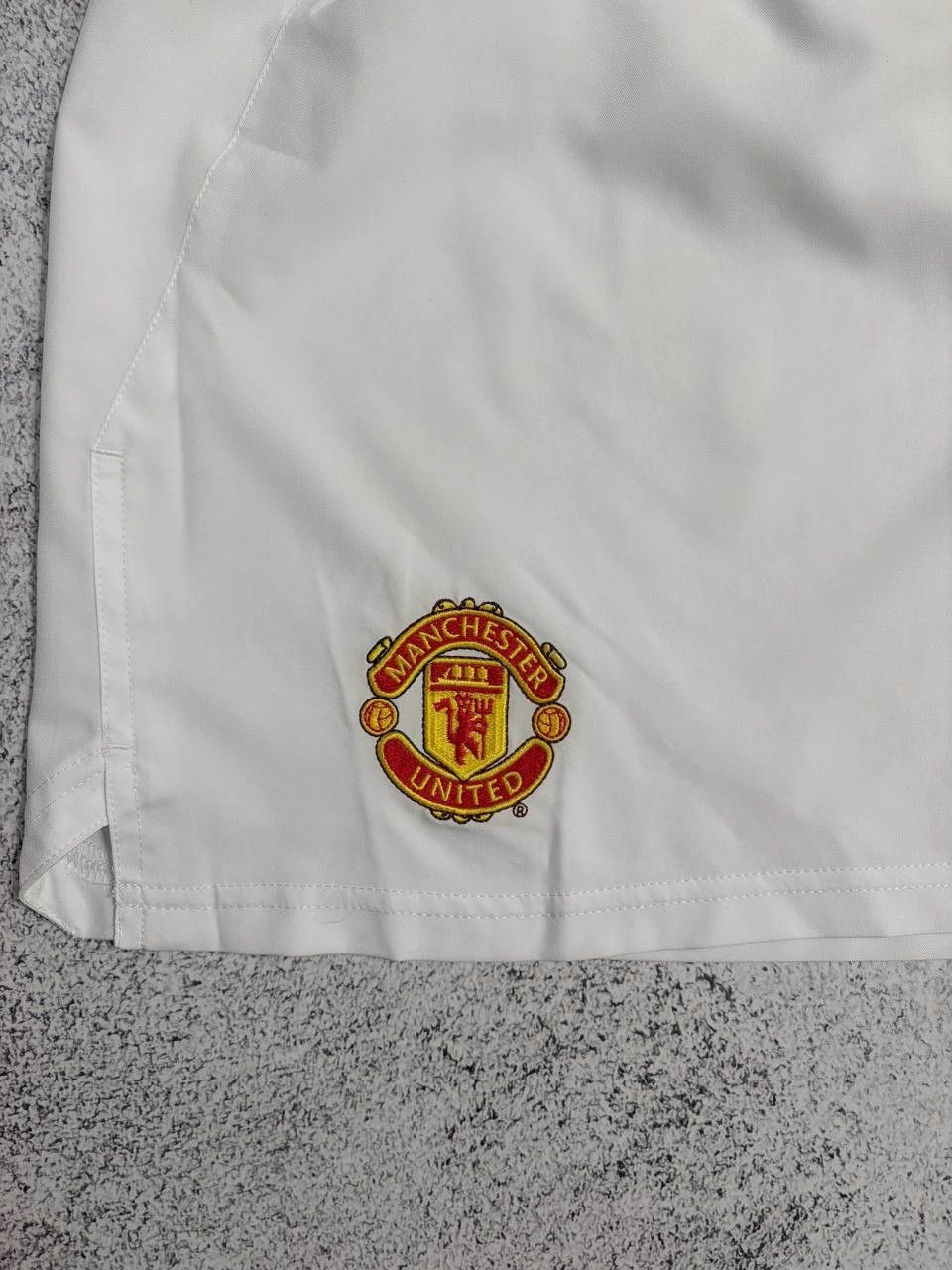 Nike Manchester United 2000s Nike Football Vintage Shorts Size US 36 / EU 52 - 4 Thumbnail