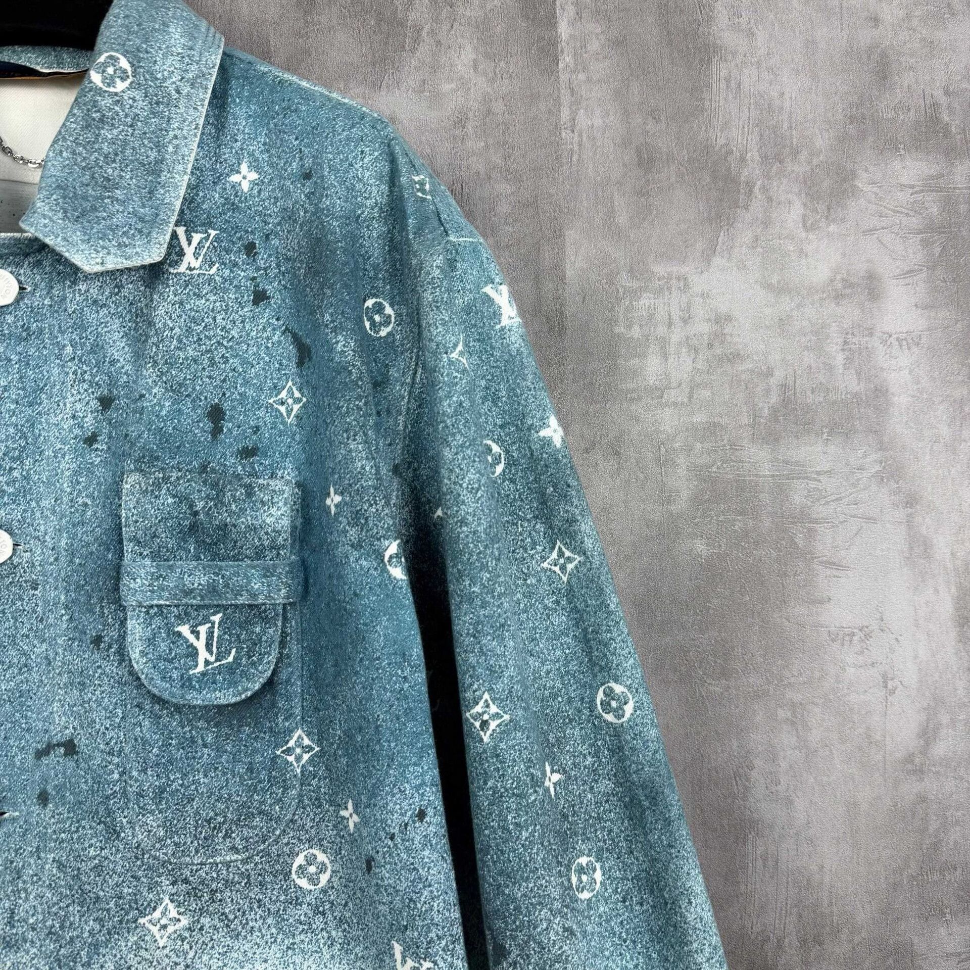 Louis Vuitton louis vuitton gradient denim jacket for men Size US XL / EU 56 / 4 - 2 Thumbnail