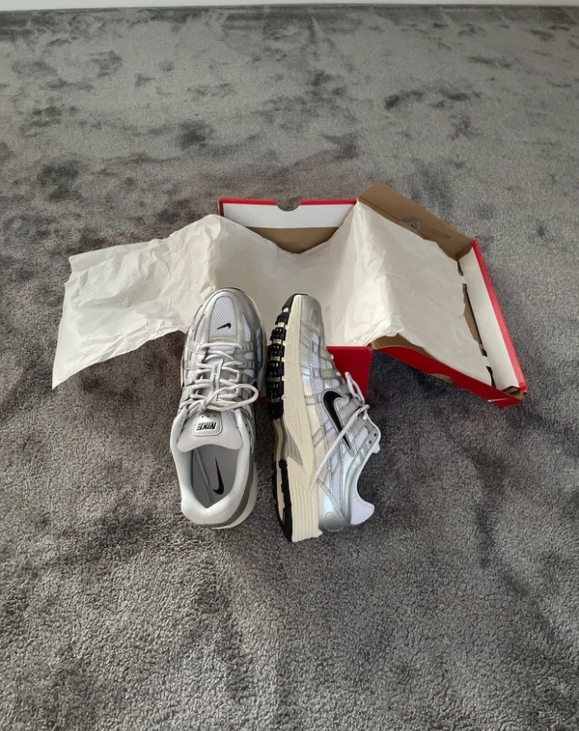 Nike Nike p-6000 Size US 8 / EU 41 - 1 Thumbnail