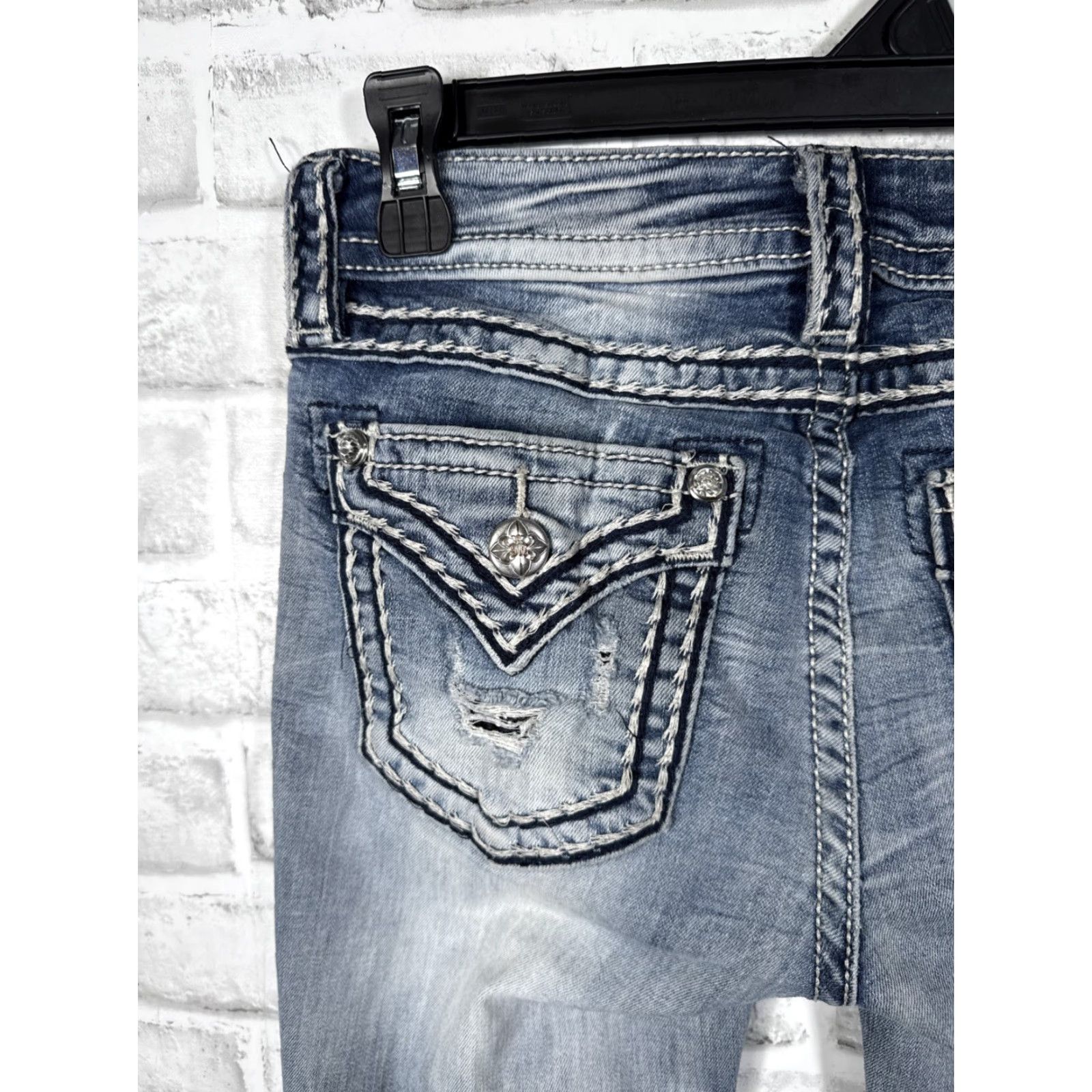 Miss Me MISS ME Mid-RISE Capri Jeans Size 25 x 24 Women Blue Capris Jeans Regular 25 24 Womens Size 42" / US 20 - 3 Thumbnail