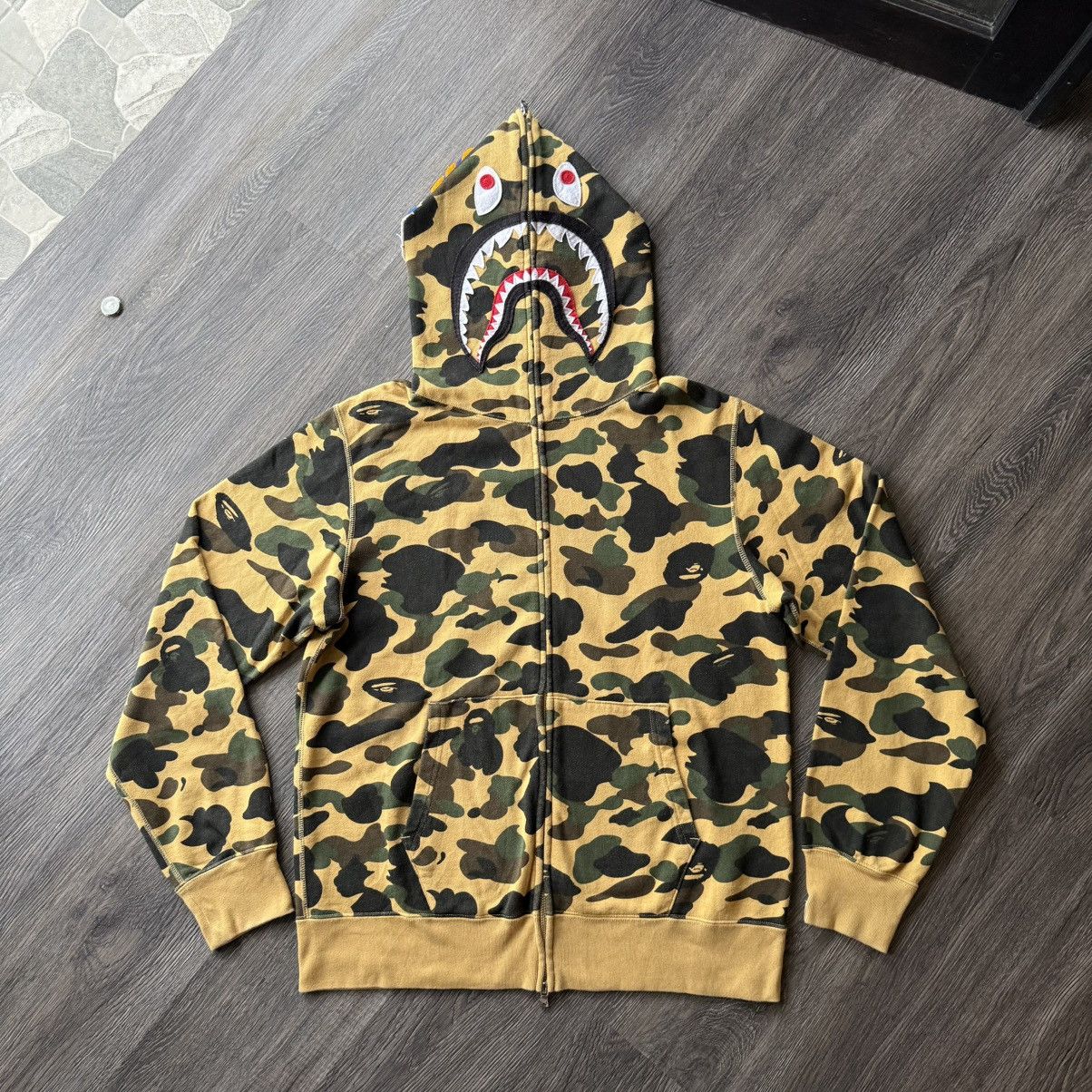 A bhating Ape 1st Camo Shark OG
