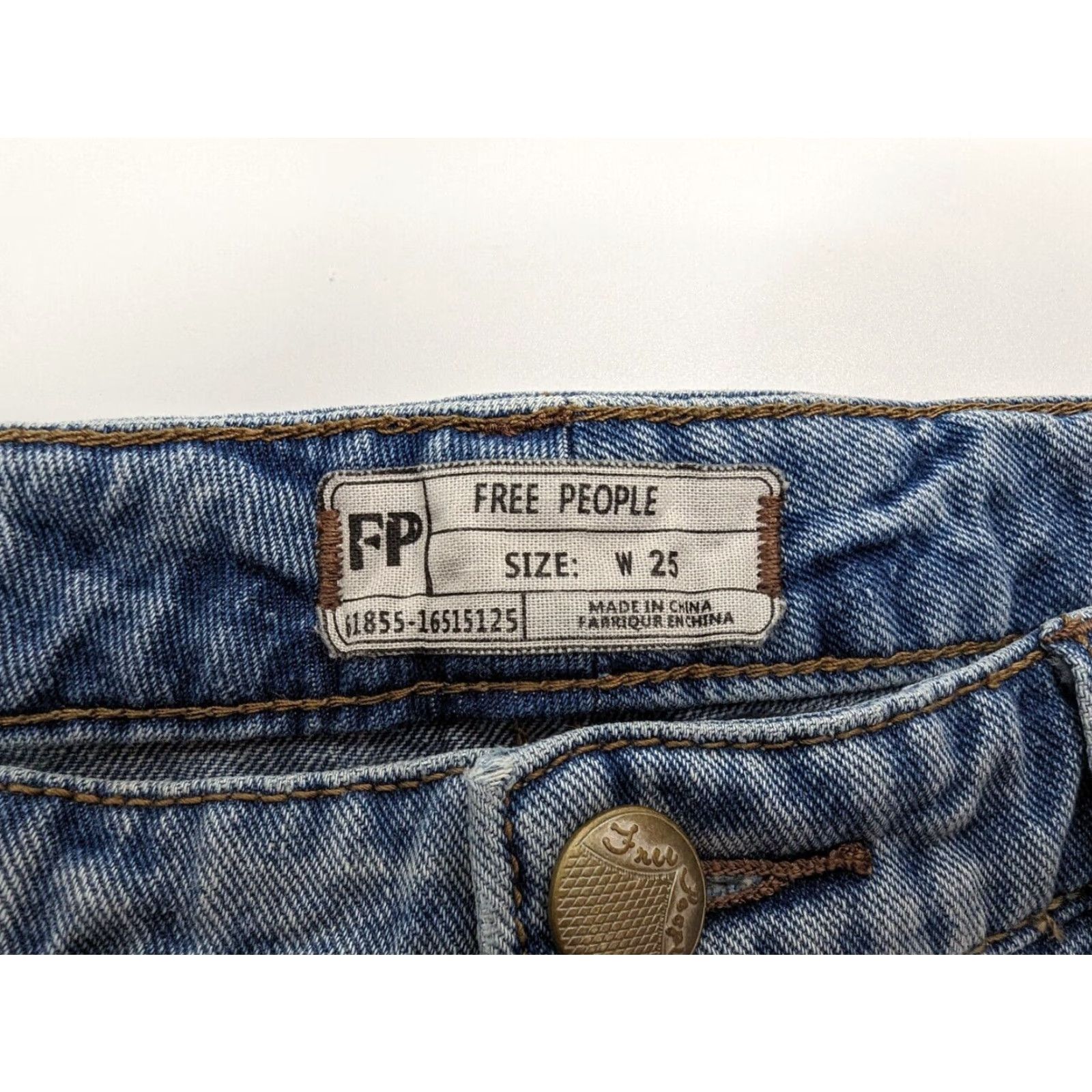 Free People FREE PEOPLE Women's Denim Cut Off Jean Shorts Slim Distressed 30 in Waist 25 Size Blue Bohemian Festival Hot Pants Vintage No Size 30" / US 8 / IT 44 - 4 Thumbnail