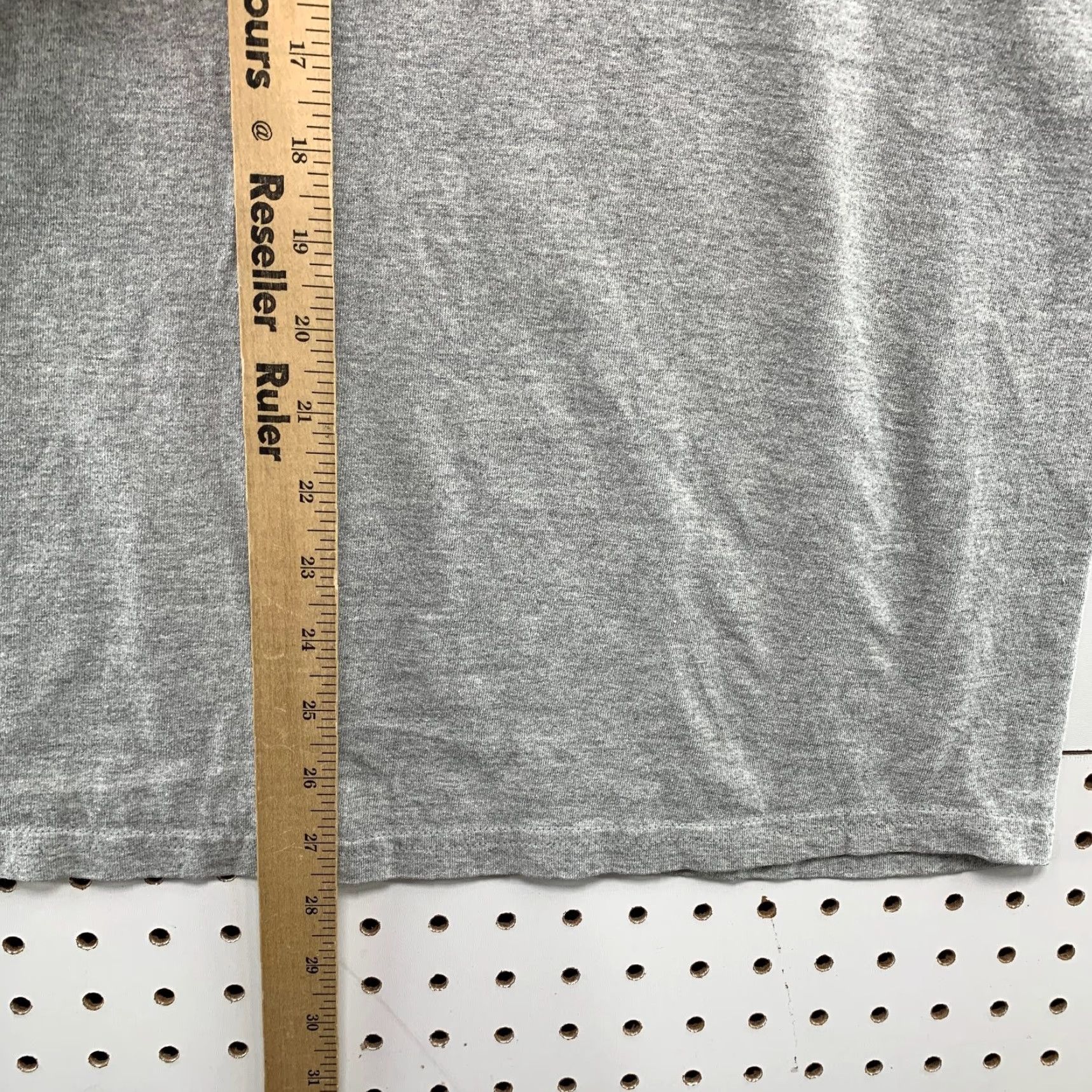 Nike VINTAGE Nike Essential Shirt Mens L Gray Center Swoosh Gray Tag Shirt Mens Large Gray Nike Essential Shirt Century Swoosh Size US L / EU 52-54 / 3 - 7 Thumbnail