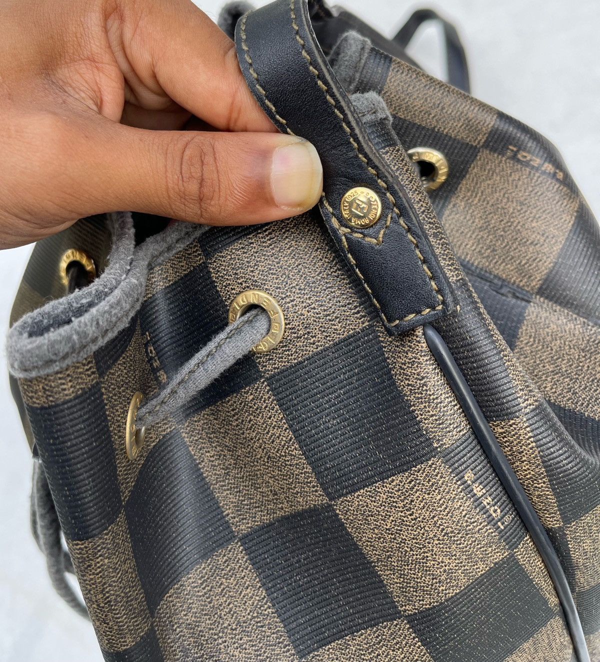 Fendi 🔥VINTAGE 90'S FENDI ROMA ITALY PEQUIN CHECK BUCKET BAG Size ONE SIZE - 12 Thumbnail