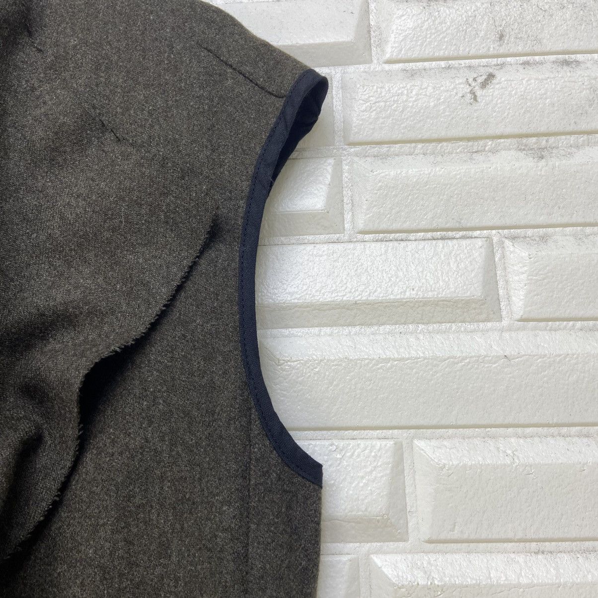 Dries Van Noten Sleeveless & Buttonless Distressed Wool Long Cardigan Coat Size XS / US 0-2 / IT 36-38 - 8 Thumbnail