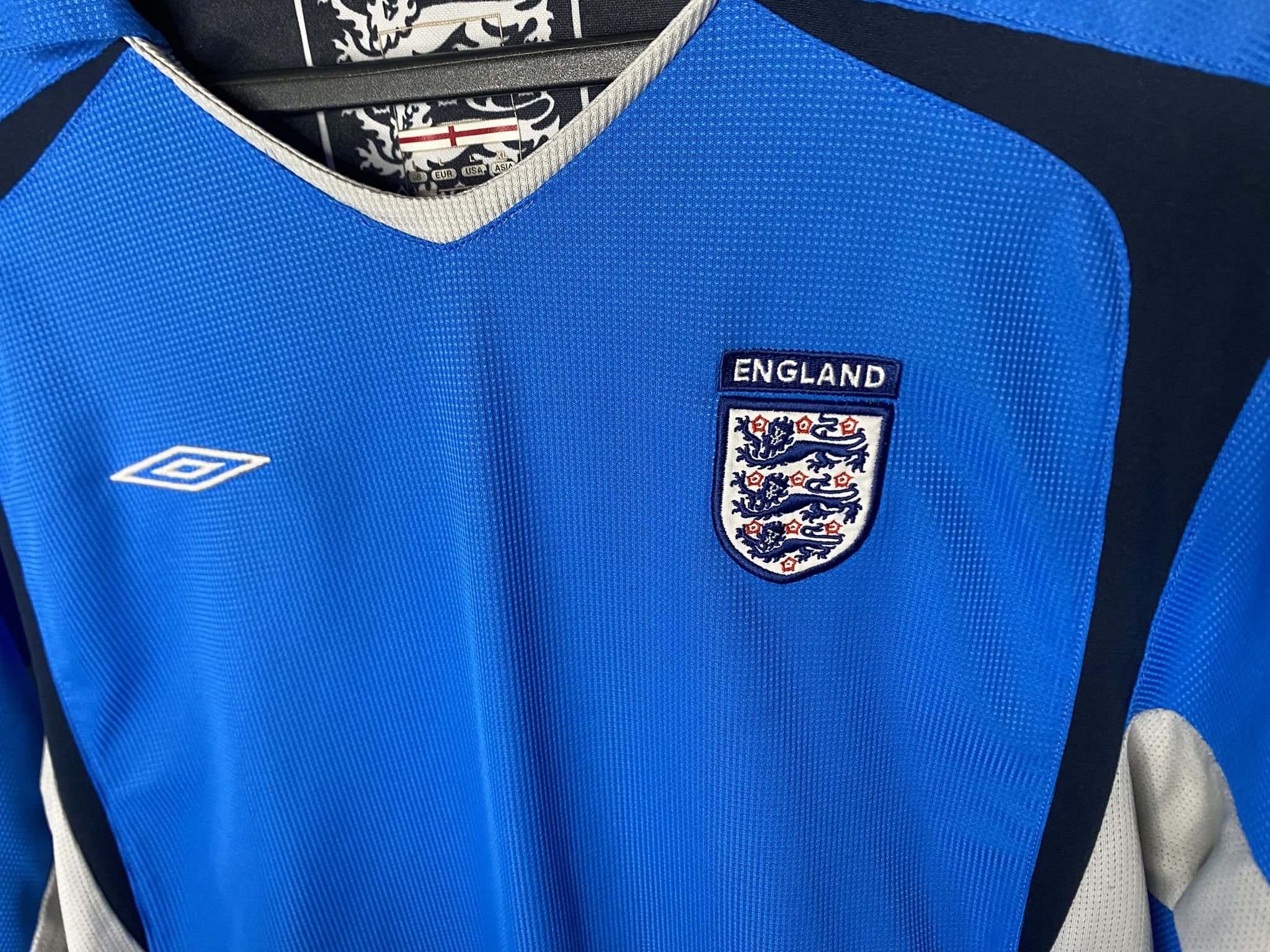 Umbro ENGLAND TEAM 2004 2006 TRAINING FOOTBALL SHIRT SOCCER JERSEY Size US L / EU 52-54 / 3 - 5 Thumbnail