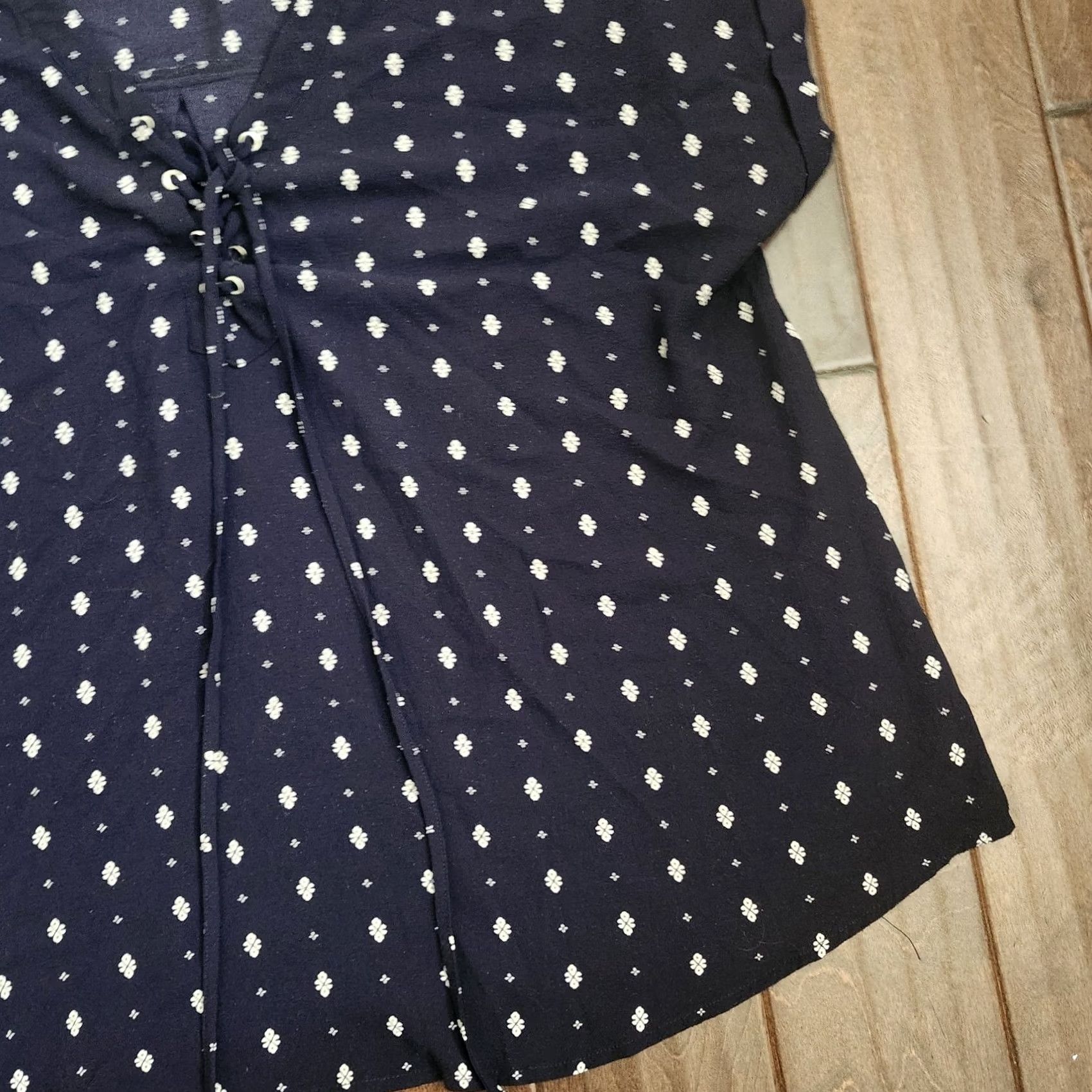 Vintage VINTAGE Flower & Feather Womens 2XL Navy Blue Lace Up Floral Short Sleeve Blouse Size XXL / US 16-18 / IT 52-54 - 4 Thumbnail