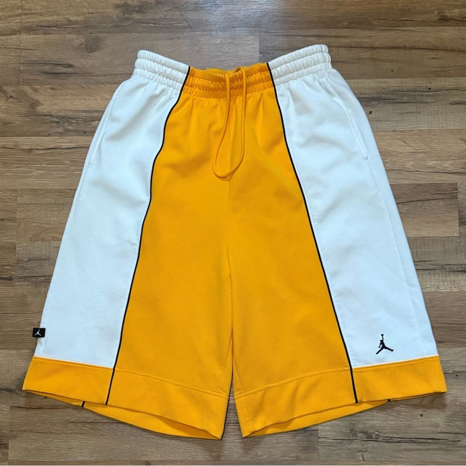 Nike Y2K Air Jordan Shorts Size US 29 - 1 Thumbnail