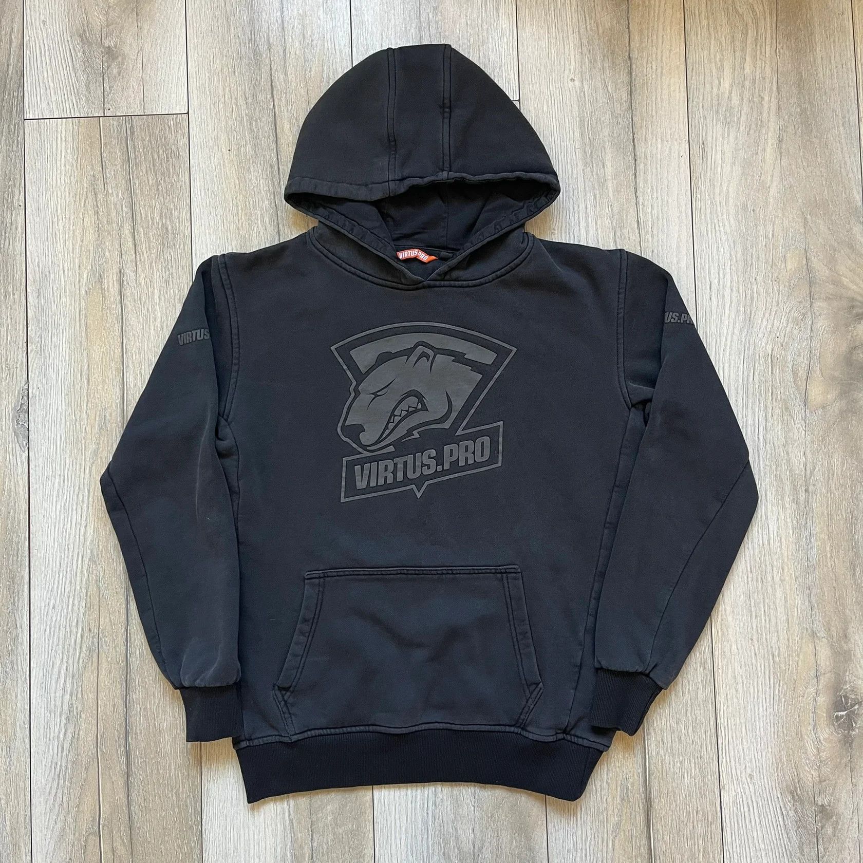 FaZe Virtus Pro 2020's Washed Black Hoodie Size US S / EU 44-46 / 1 - 1 Thumbnail
