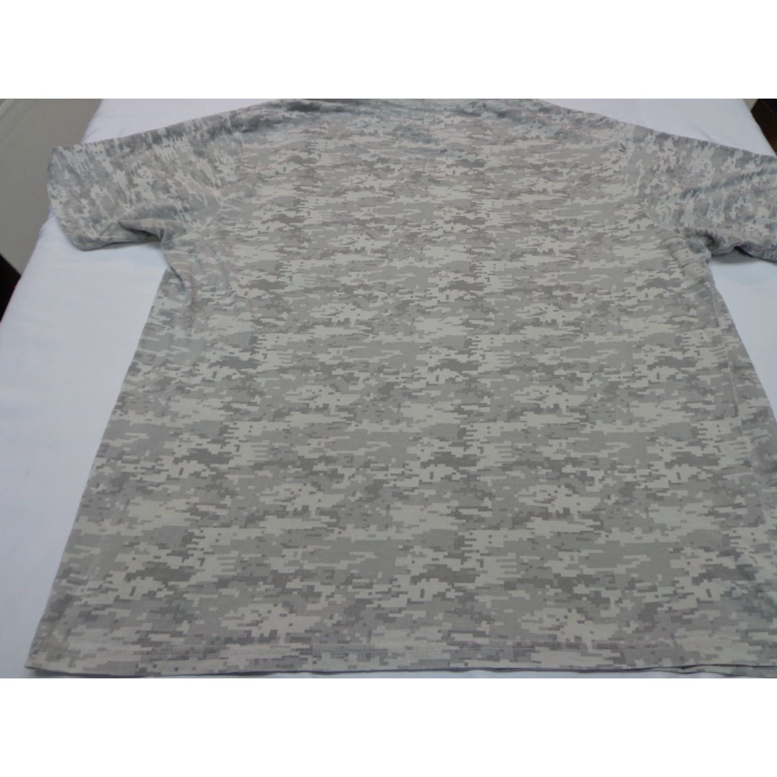 Vintage SOG T-Shirt Gray Digital Camouflage Short Sleeve Crew Neck Size L Adult Unisex Shirts Mens Womens Size US L / EU 52-54 / 3 - 8 Thumbnail