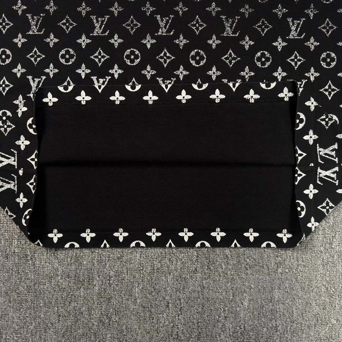 Louis Vuitton LV Black White Gradient Monogram Short-Sleeve. Size XS / US 0-2 / IT 36-38 - 7 Thumbnail
