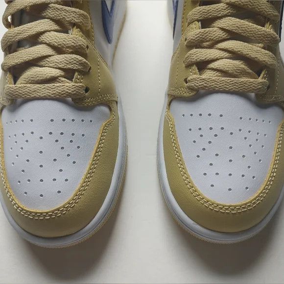 Nike Nike Air Jordan 1 Mid Sneakers Lace Up Logo Pastel Yellow 8 Size US 8 / IT 38 - 5 Thumbnail