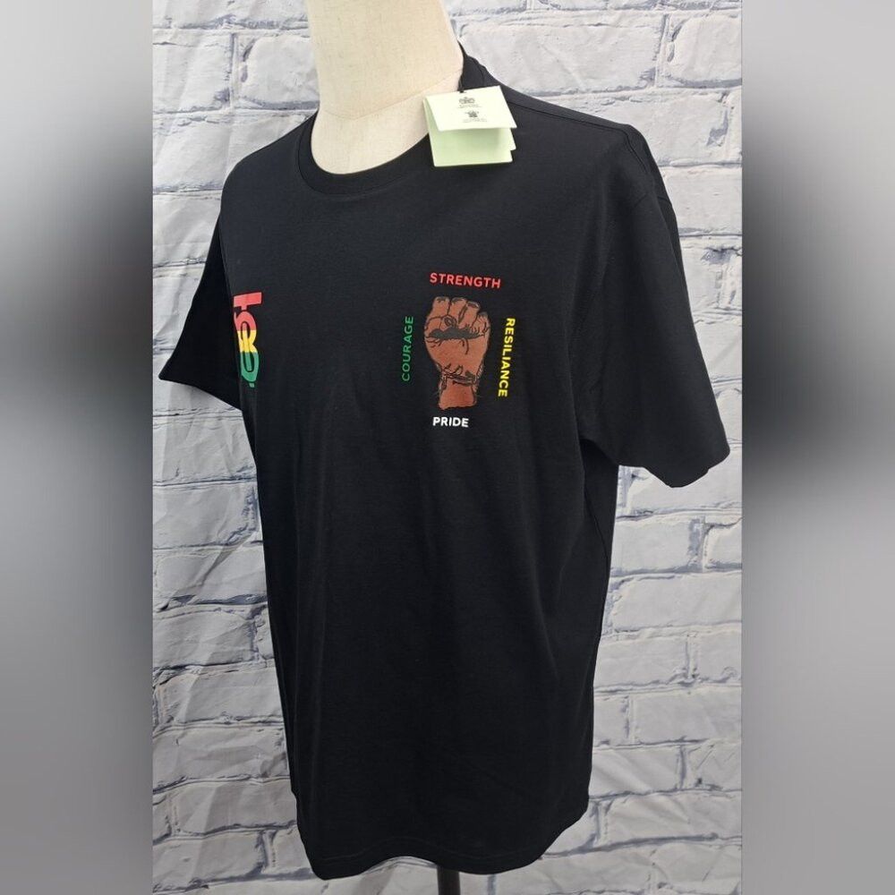 Burberry NWT Burberry Men's T-Shirt Tee Black Power Fist TB Logo Org Size US M / EU 48-50 / 2 - 9 Thumbnail