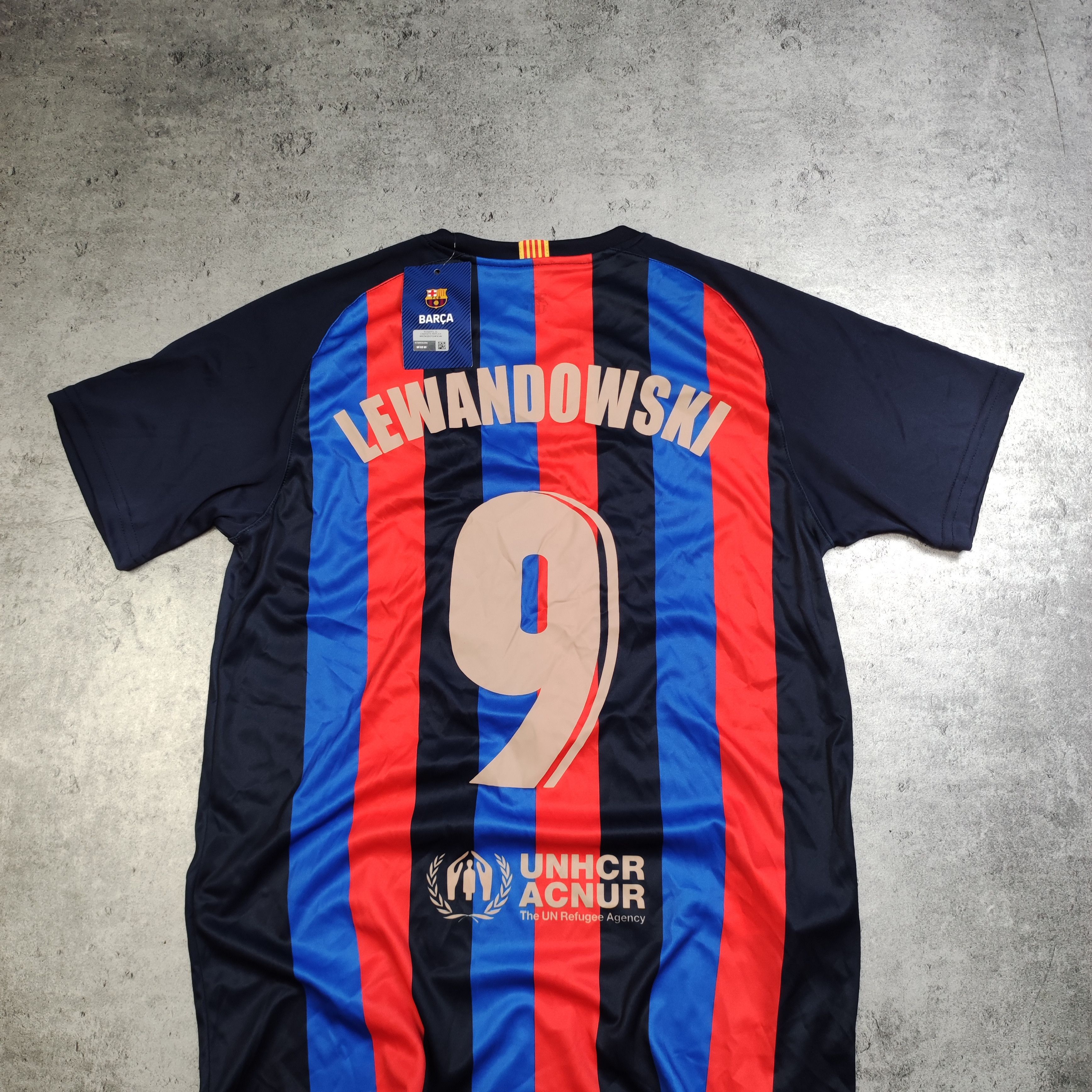 Other RARE Rogers Official Spain FC Barcelona #9 Lewandowski Kit Size US S / EU 44-46 / 1 - 11 Thumbnail