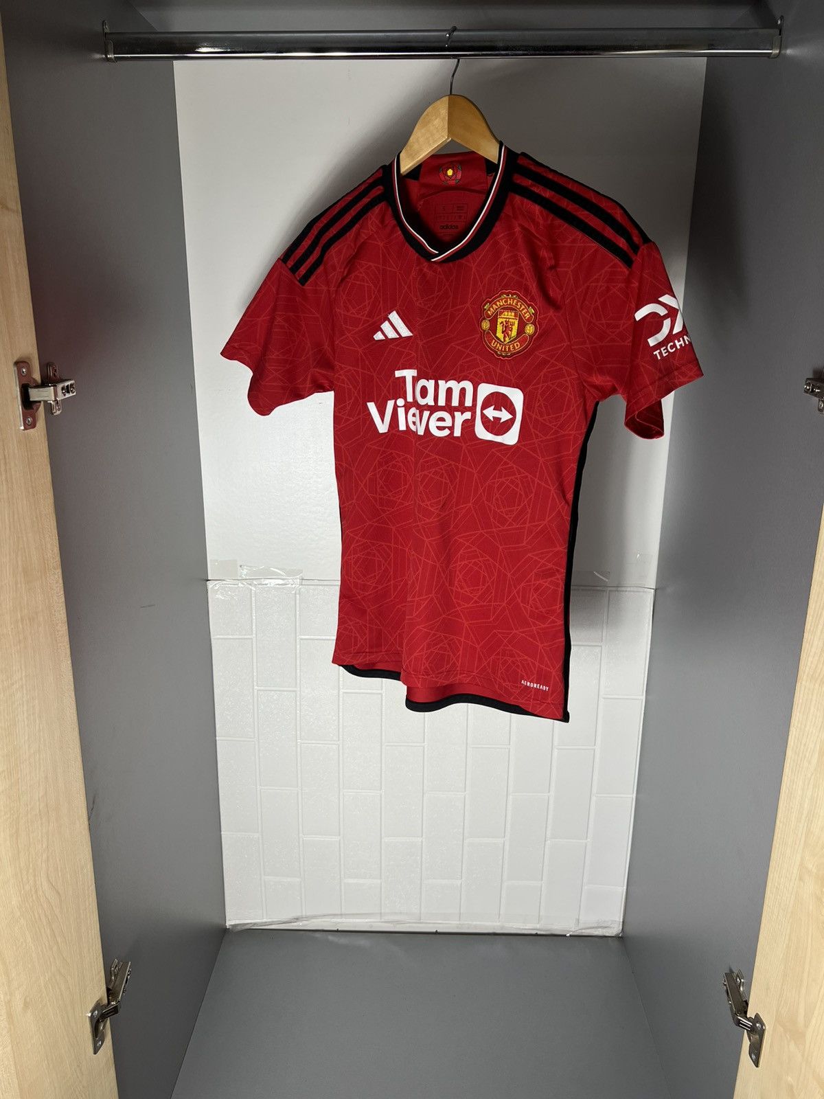 Adidas VINTAGE ADIDAS FC MANCHESTER UNITED ENGLAND SOCCER JERSEY Size US S / EU 44-46 / 1 - 5 Thumbnail