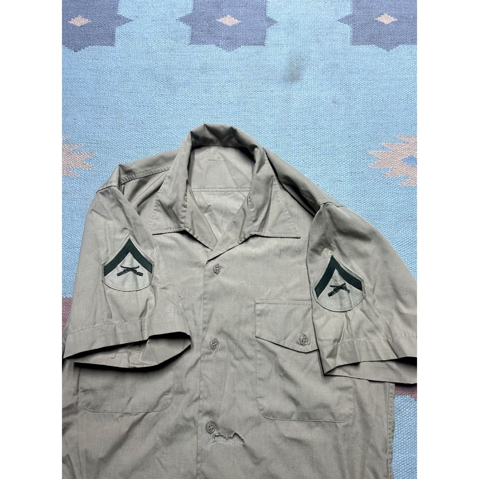 Vintage VINTAGE Army patched button shirt khaki tan distressed Med Military Mens Size US M / EU 48-50 / 2 - 3 Thumbnail