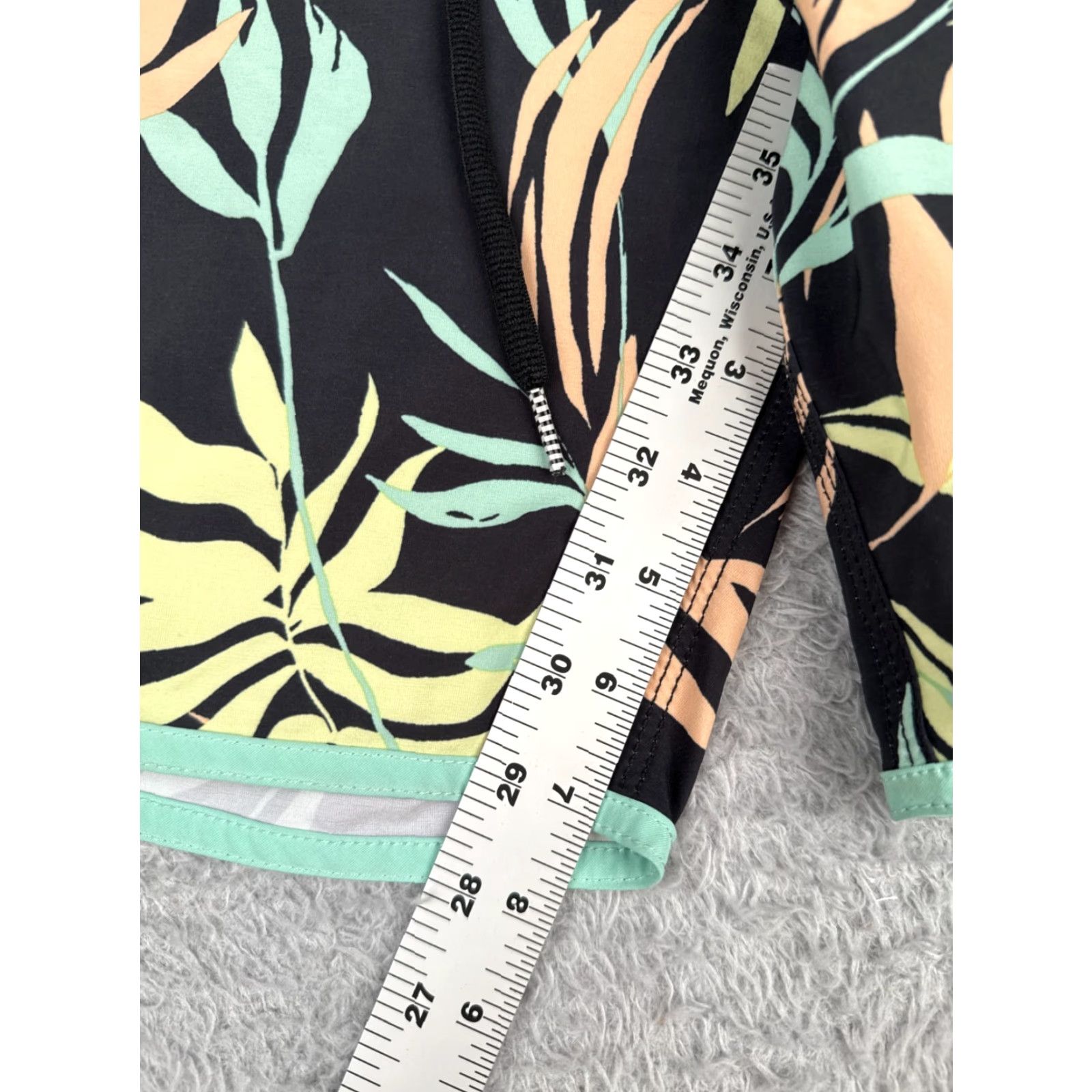 Volcom Volcom Mens Swim Trunks Board Shorts 28x8 Yellow Black Mod-Tech Polyester Floral Pockets Drawstring Beach 90s? Size US 36 / EU 52 - 7 Thumbnail