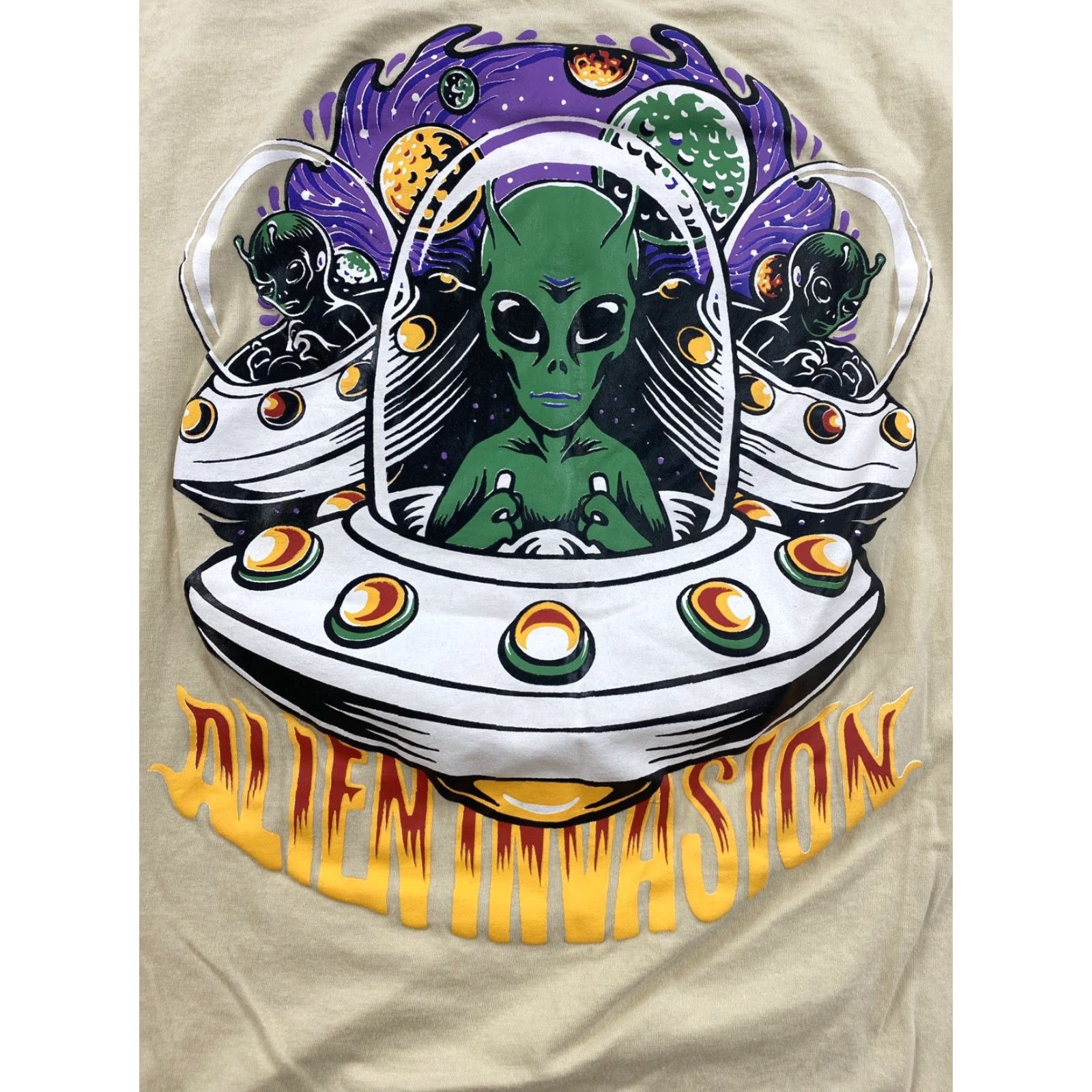 Vintage VINTAGE Alien Invasion Graphic T Shirt Mens Small Beige Size US S / EU 44-46 / 1 - 5 Thumbnail