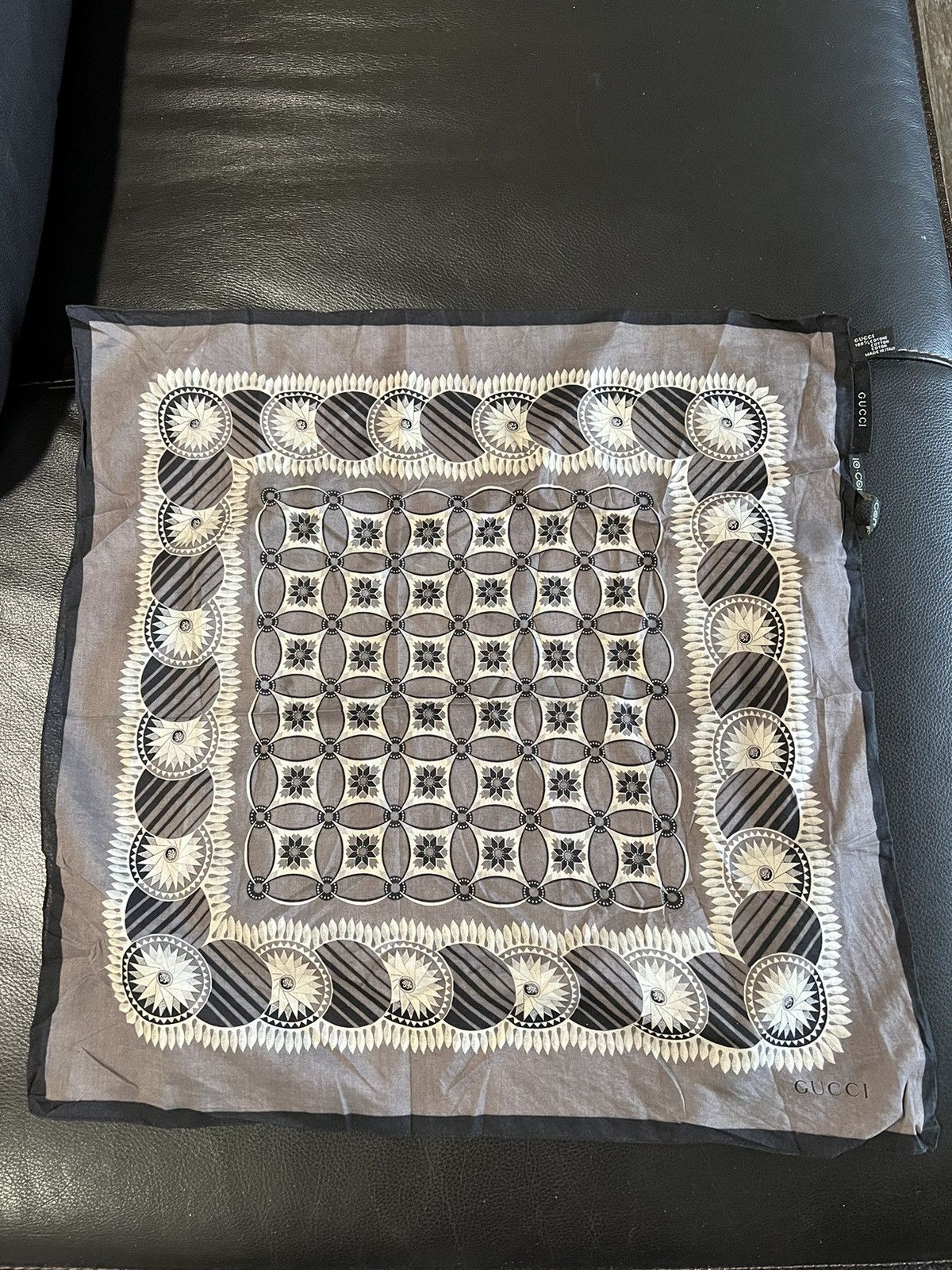 Gucci 10 corso como handkerchief