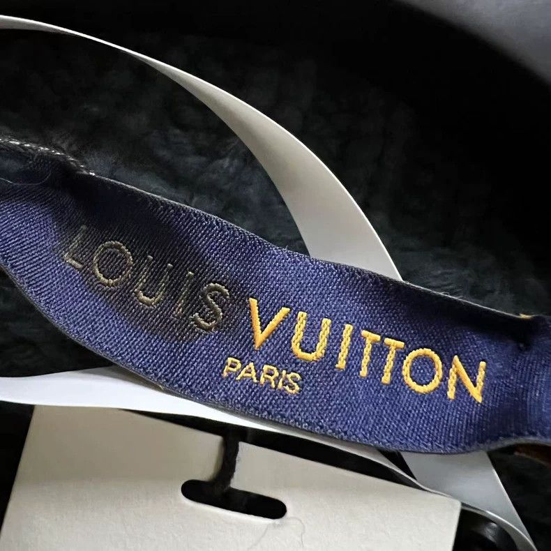 Louis Vuitton Louis Vuitton Dark Green Cardigan sweater 2501-Nextarrow Size US S / EU 44-46 / 1 - 6 Thumbnail