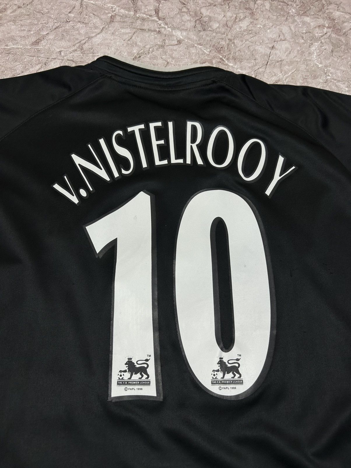Nike × Vintage Manchester United shirt 2003 Soccer V. Nistlerooy #10 Size US L / EU 52-54 / 3 - 5 Thumbnail