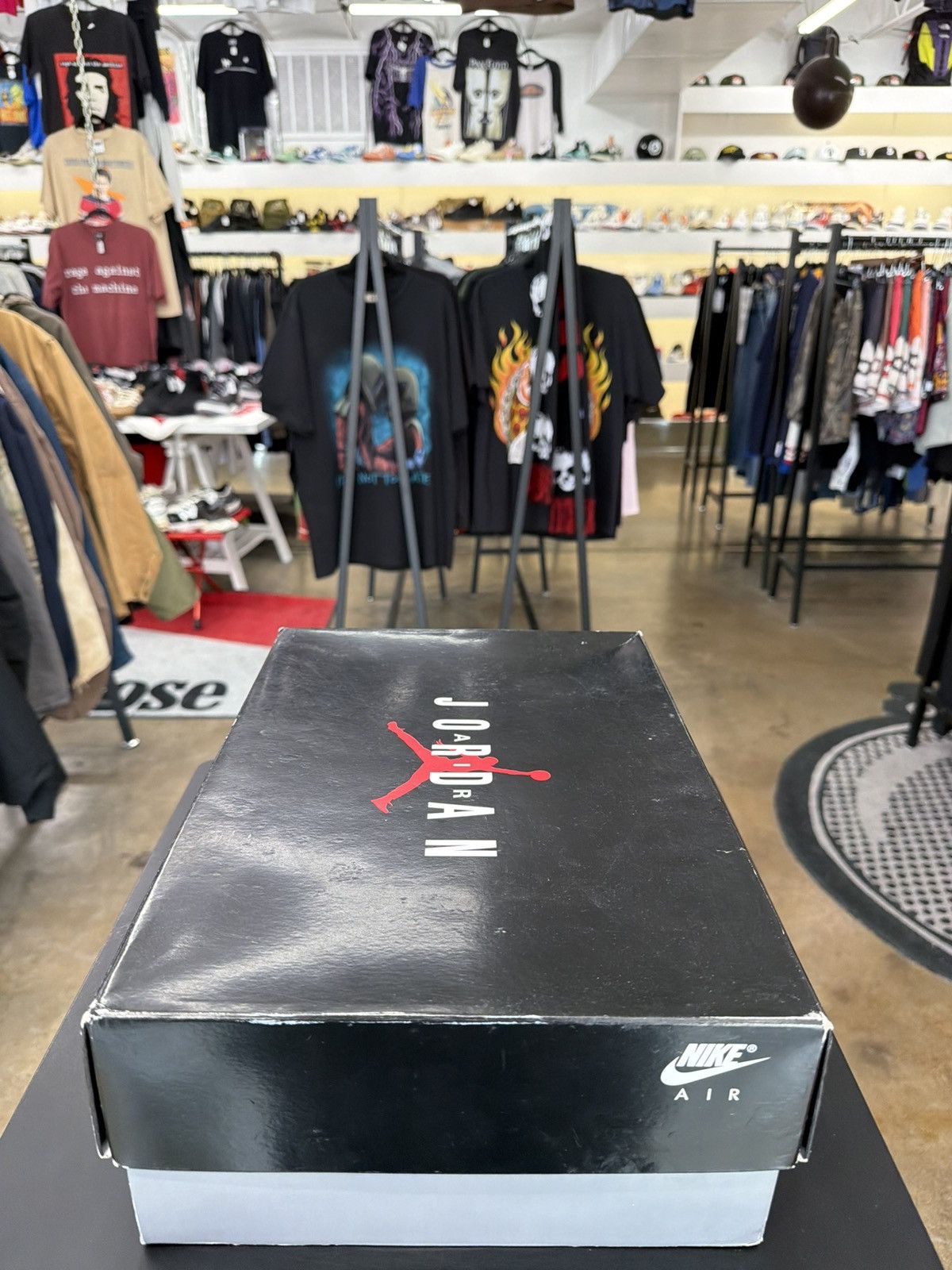 Jordan Brand Air Jordan 11 Cherry Size 10 (2022) Size US 10 / EU 43 - 15 Thumbnail