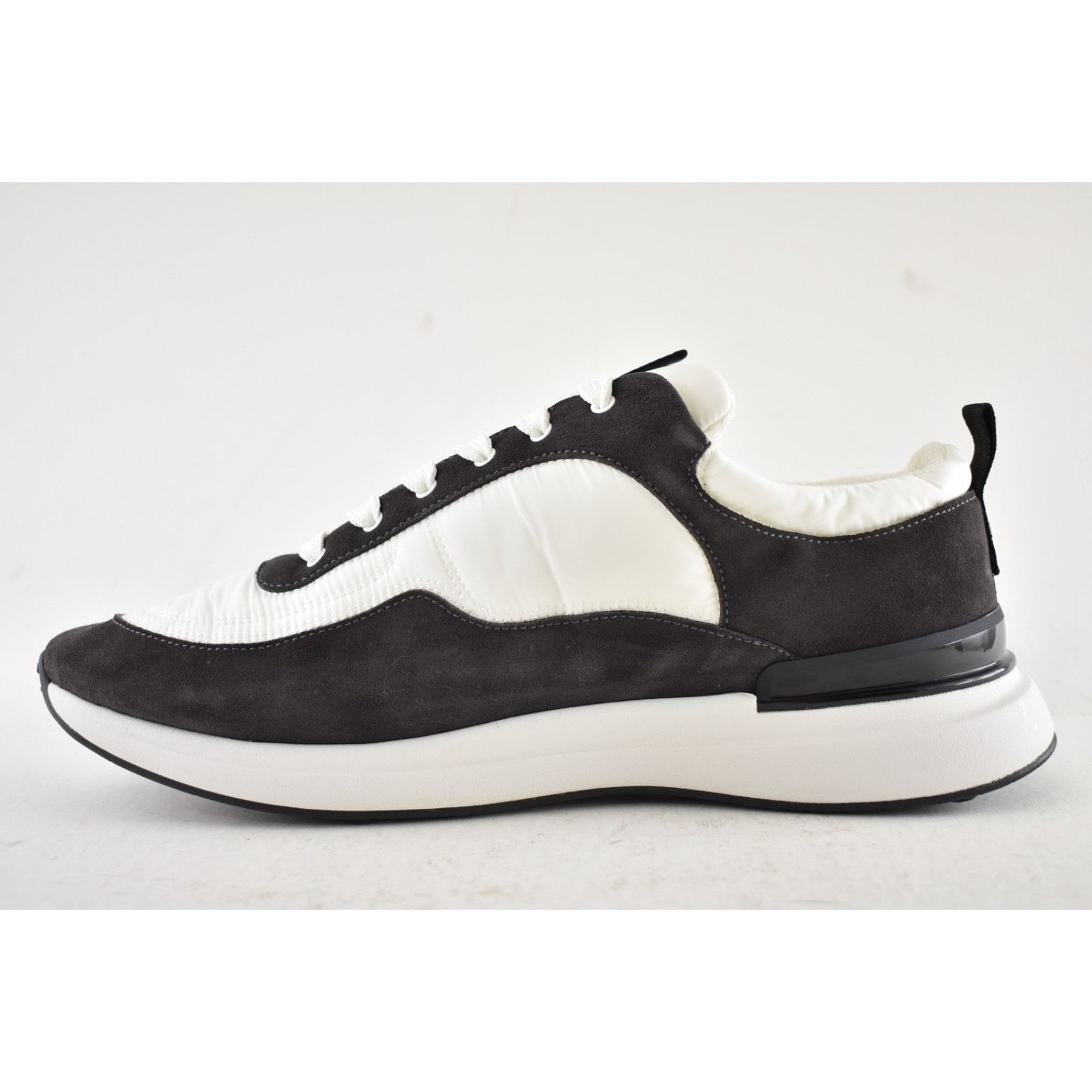 Chanel 21P Mens Grey Black White CC Logo Low Top Lace Up