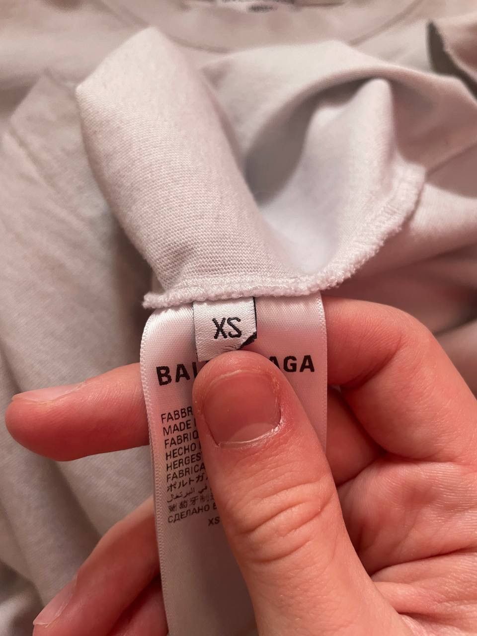 Balenciaga BALENCIAGA DISTRESSED T-SHIRT Size US L / EU 52-54 / 3 - 6 Thumbnail