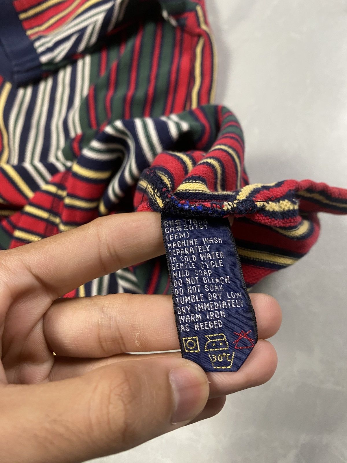 Tommy Hilfiger Vintage 00s Tommy Hilfiger Lion Crest Stripes Polos Size US L / EU 52-54 / 3 - 7 Thumbnail