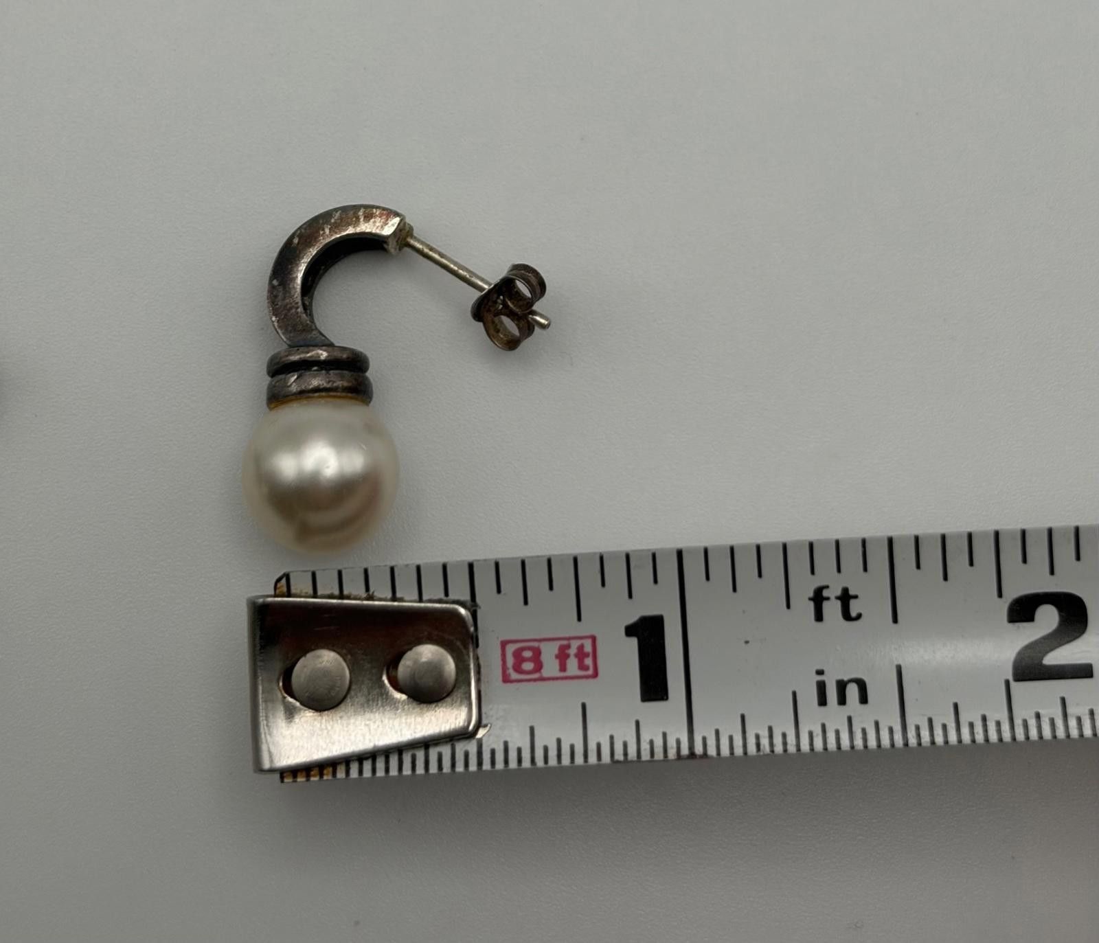 The Unbranded Brand Vintage Pearl Drop Earrings with Sculpted Silver Hooks Size ONE SIZE - 6 Thumbnail