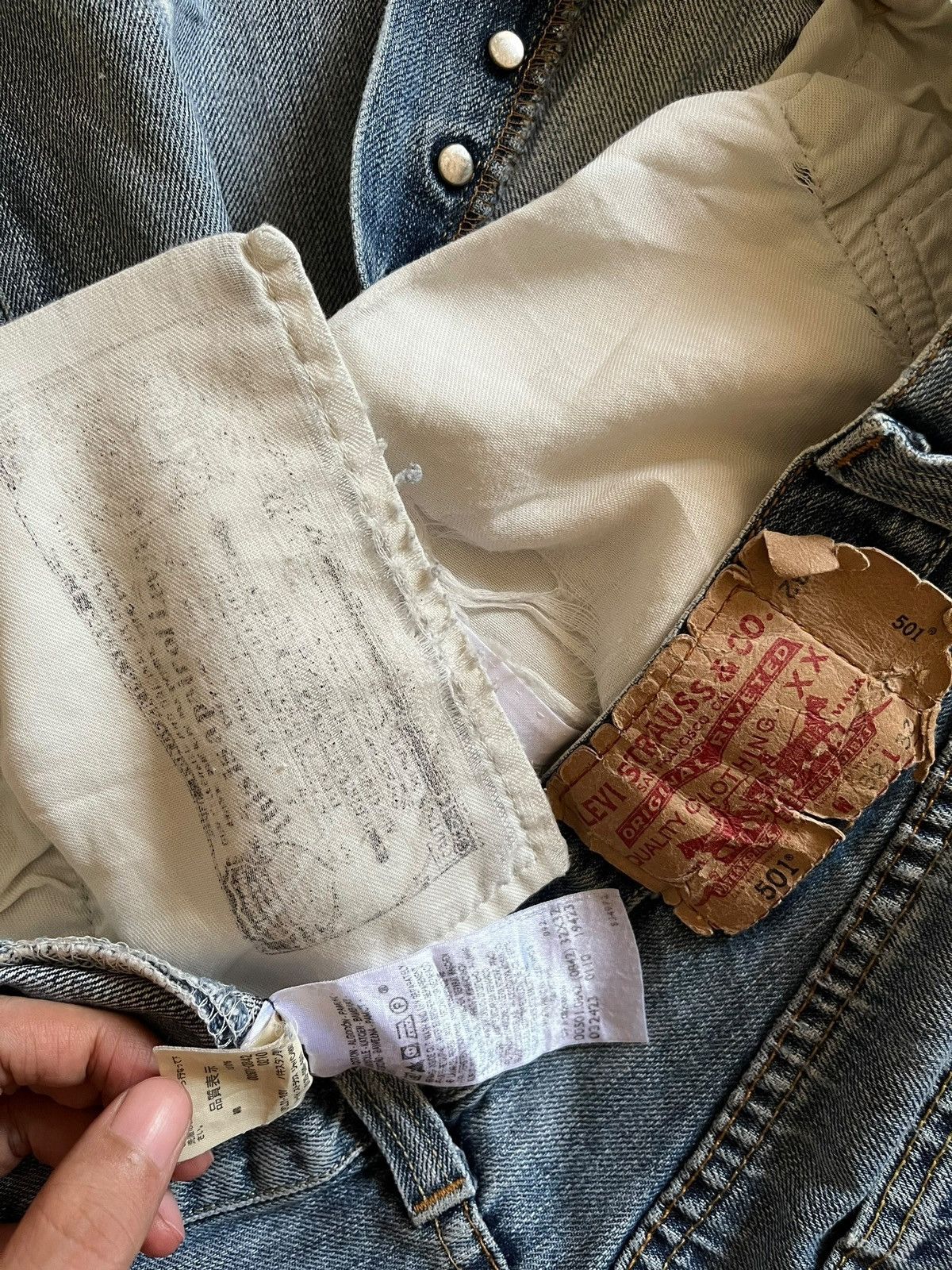 Levi's × Levi's Vintage Clothing Vintage 90s Levis 501 Blue Wash Distressed Baggy Jeans Size US 32 / EU 48 - 10 Thumbnail