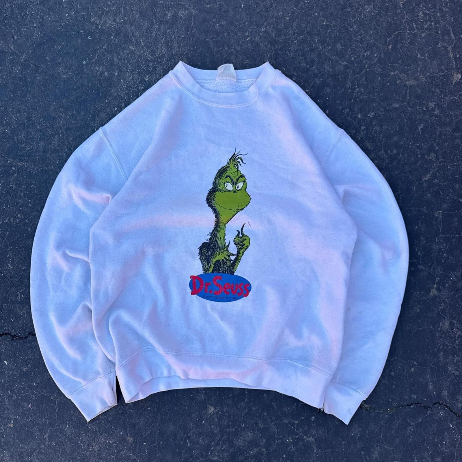 Vintage Vintage 1994 Dr. Seuss Grinch White Crewneck – Size Large Size US XL / EU 56 / 4 - 1 Thumbnail