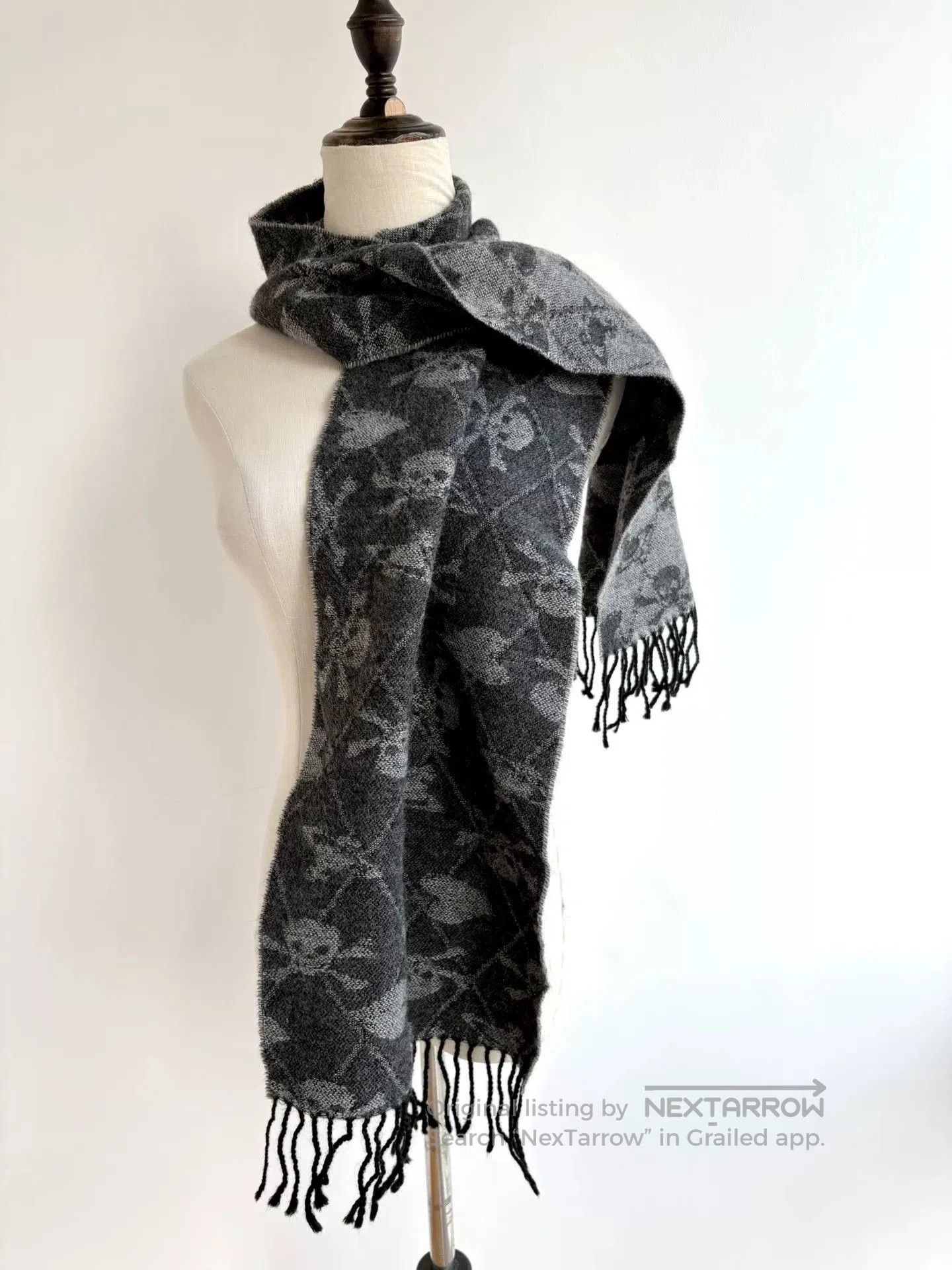 Vivienne Westwood vivienne westwood gray black skull heart scarf. Size ONE SIZE - 1 Thumbnail