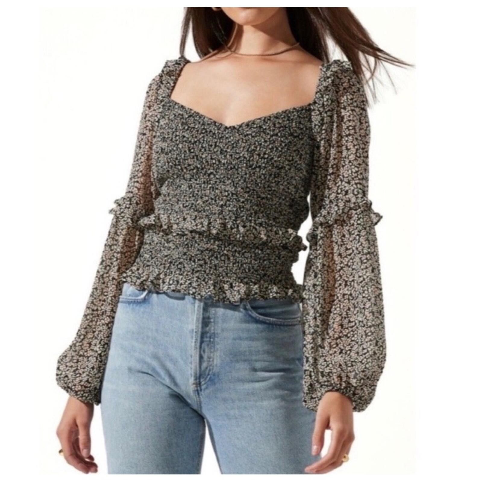 Other ASTR The Label Black Floral Smocked Sweetheart Blouse L Size L / US 10 / IT 46 - 1 Thumbnail