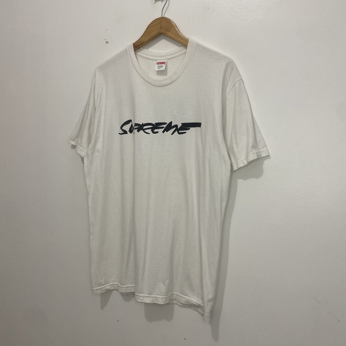 Supreme Supreme Futura Logo Tee Size US L / EU 52-54 / 3 - 2 Thumbnail