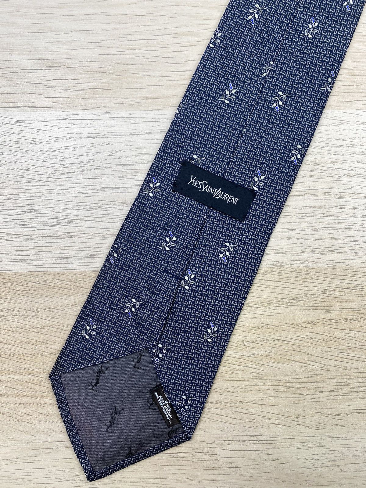 Vintage Yves Saint Laurent Silk Tie T44 Size ONE SIZE - 4 Thumbnail