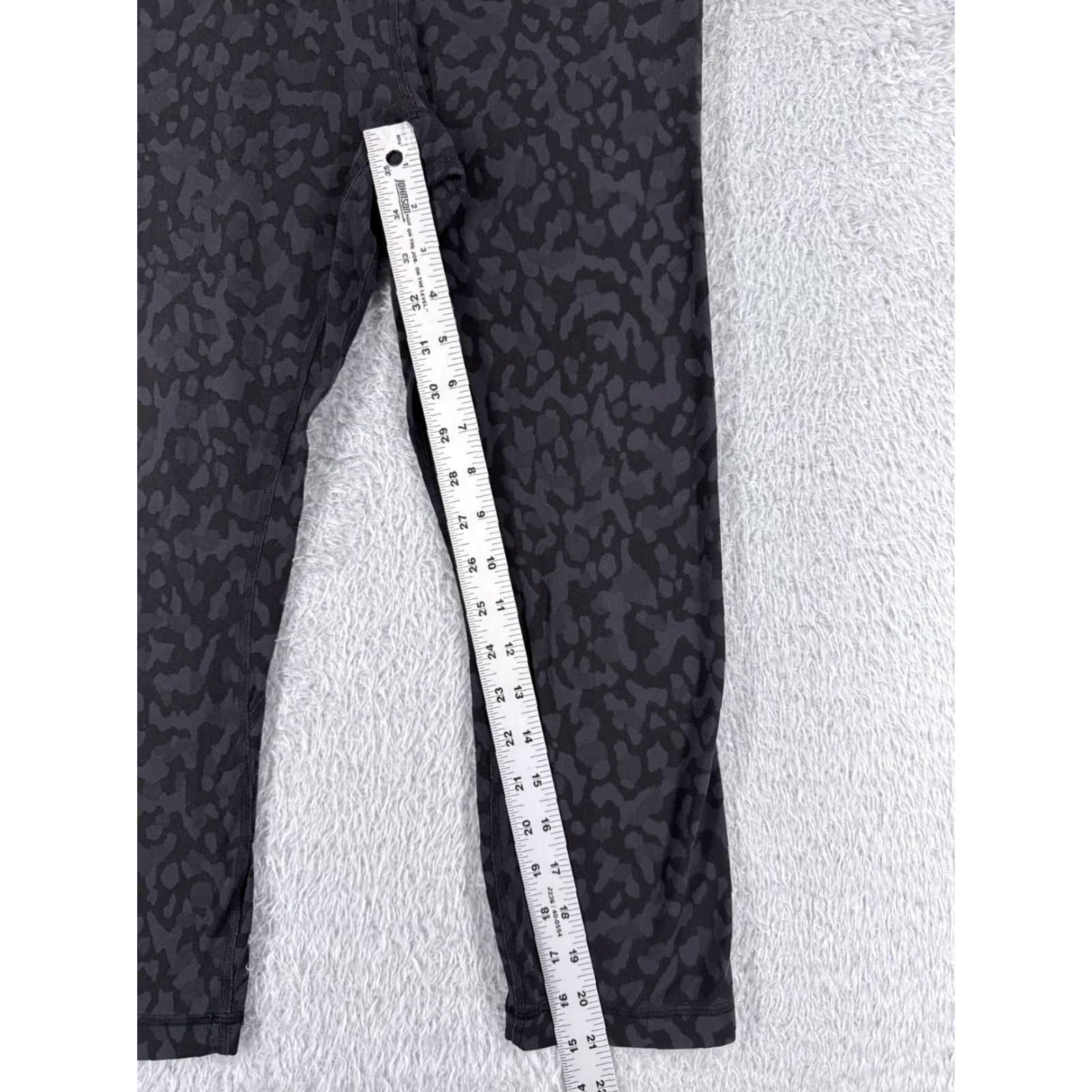 Lululemon Lululemon Align Pants Womens 8 Black Gray Camo Cropped 21" Inseam Pockets Yoga Gym Trousers Classic Fit Size 30" / US 8 / IT 44 - 5 Thumbnail